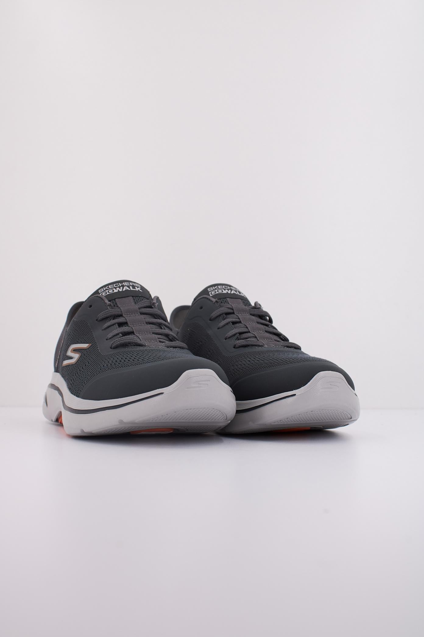 SKECHERS GO WALK ARCH . en color GRIS  (2)