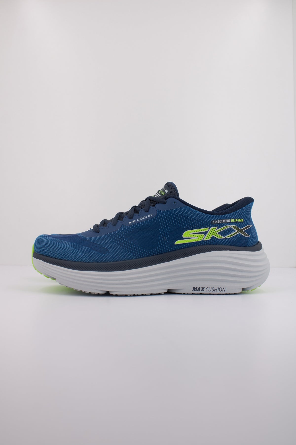 SKECHERS MAX CUSHIONING END en color AZUL  (1)