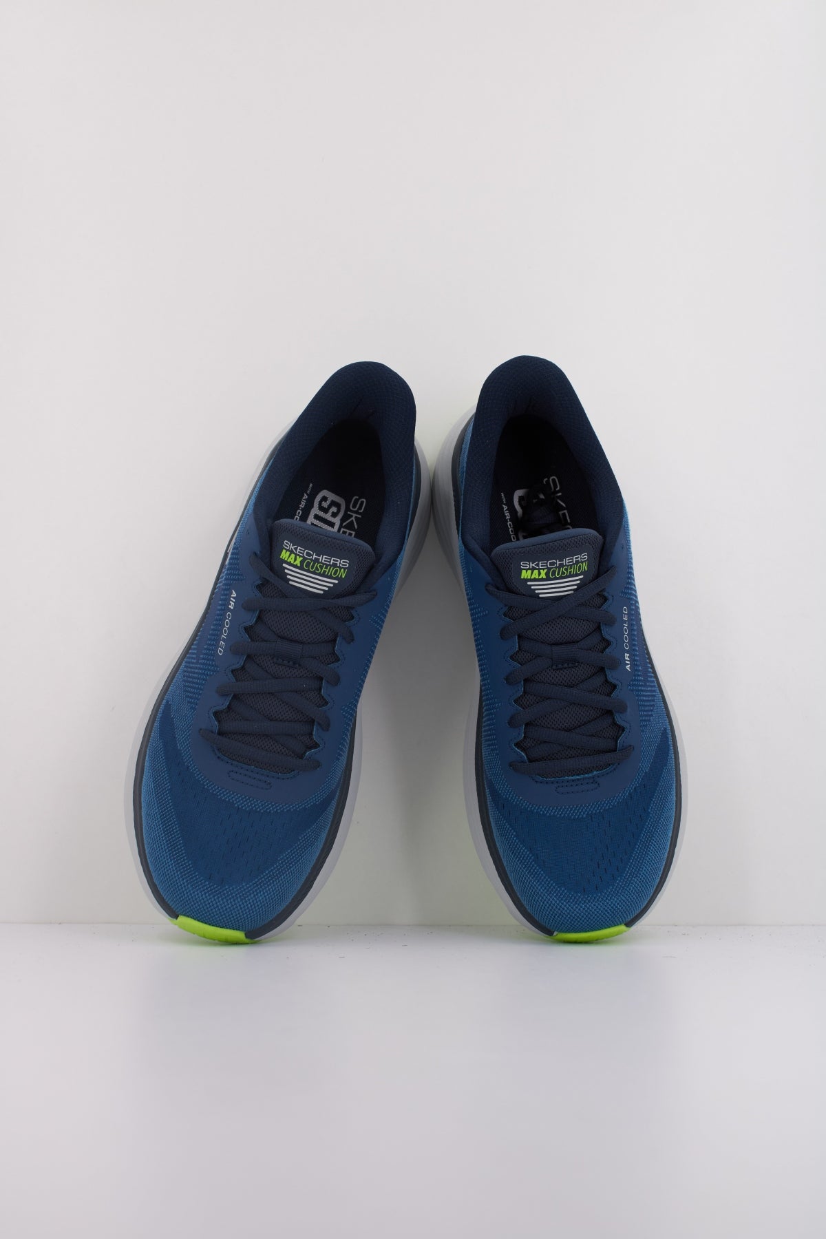SKECHERS MAX CUSHIONING END en color AZUL  (3)