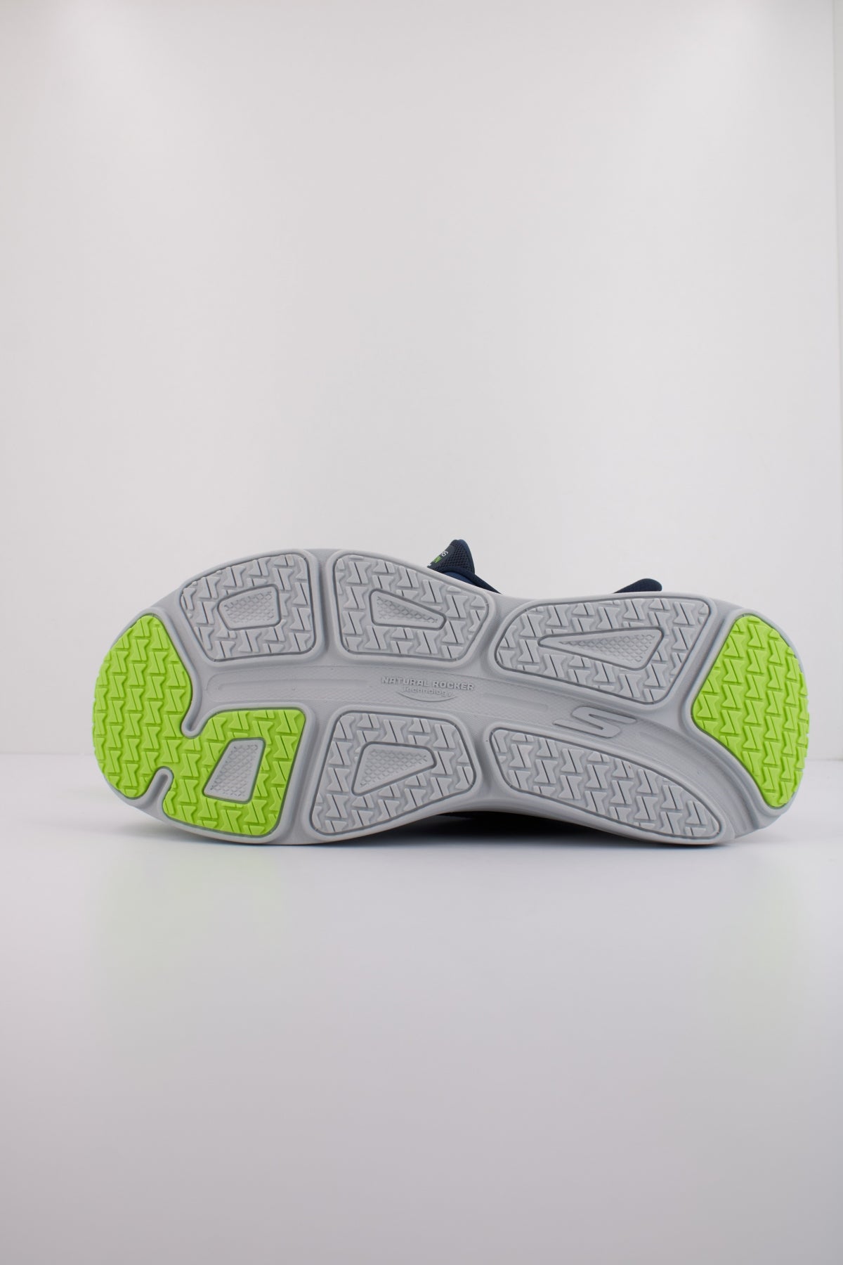 SKECHERS MAX CUSHIONING END en color AZUL  (5)