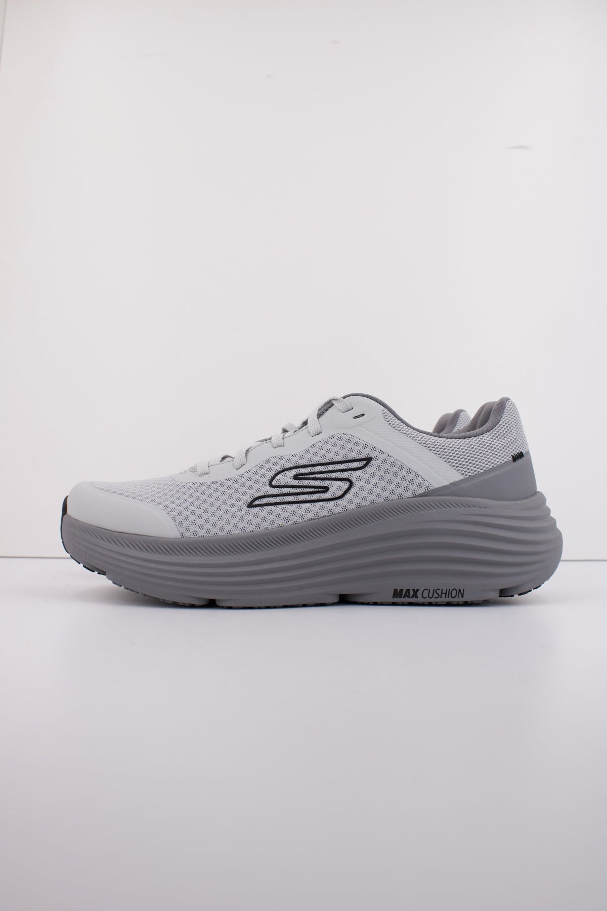 SKECHERS MAX CUSHIONING END en color GRIS  (1)