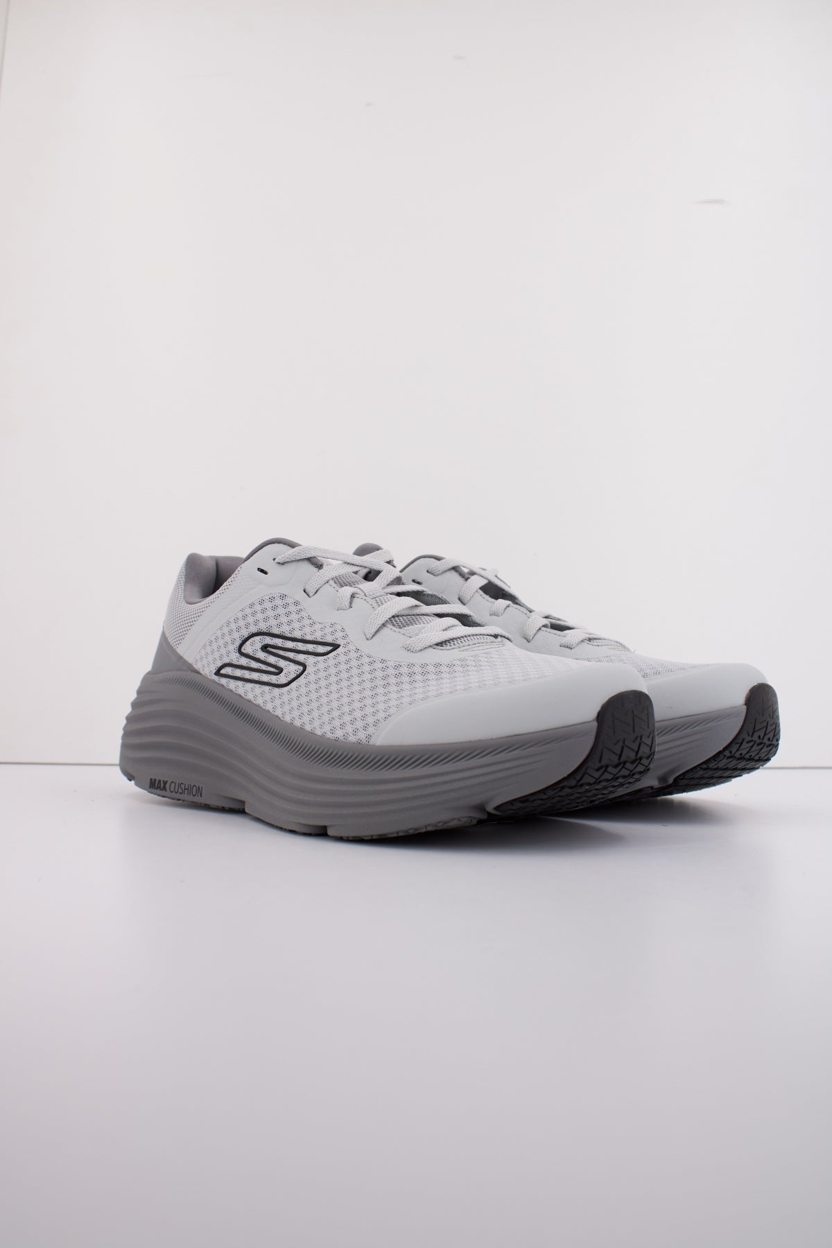 SKECHERS MAX CUSHIONING END en color GRIS  (2)