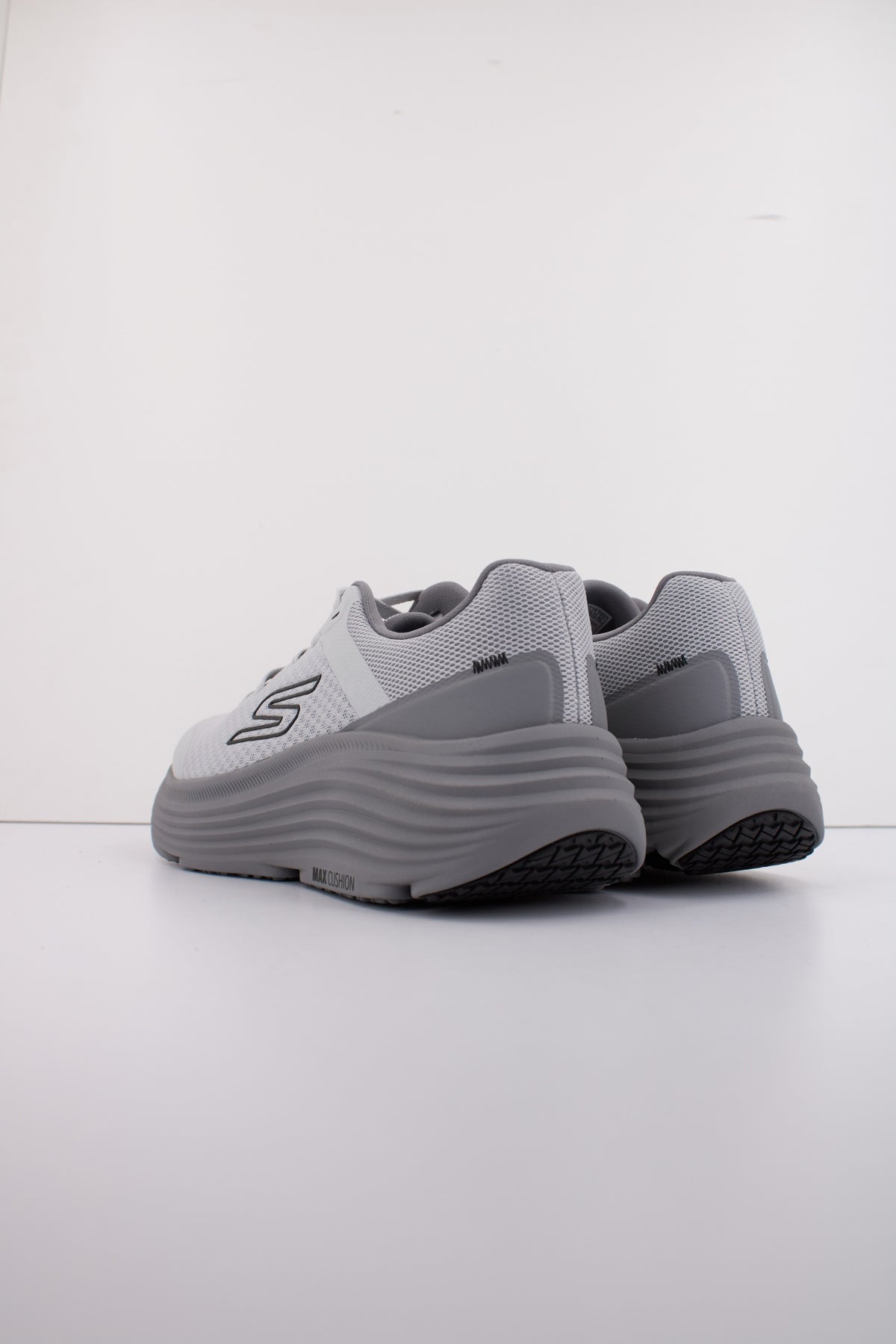 SKECHERS MAX CUSHIONING END en color GRIS  (4)