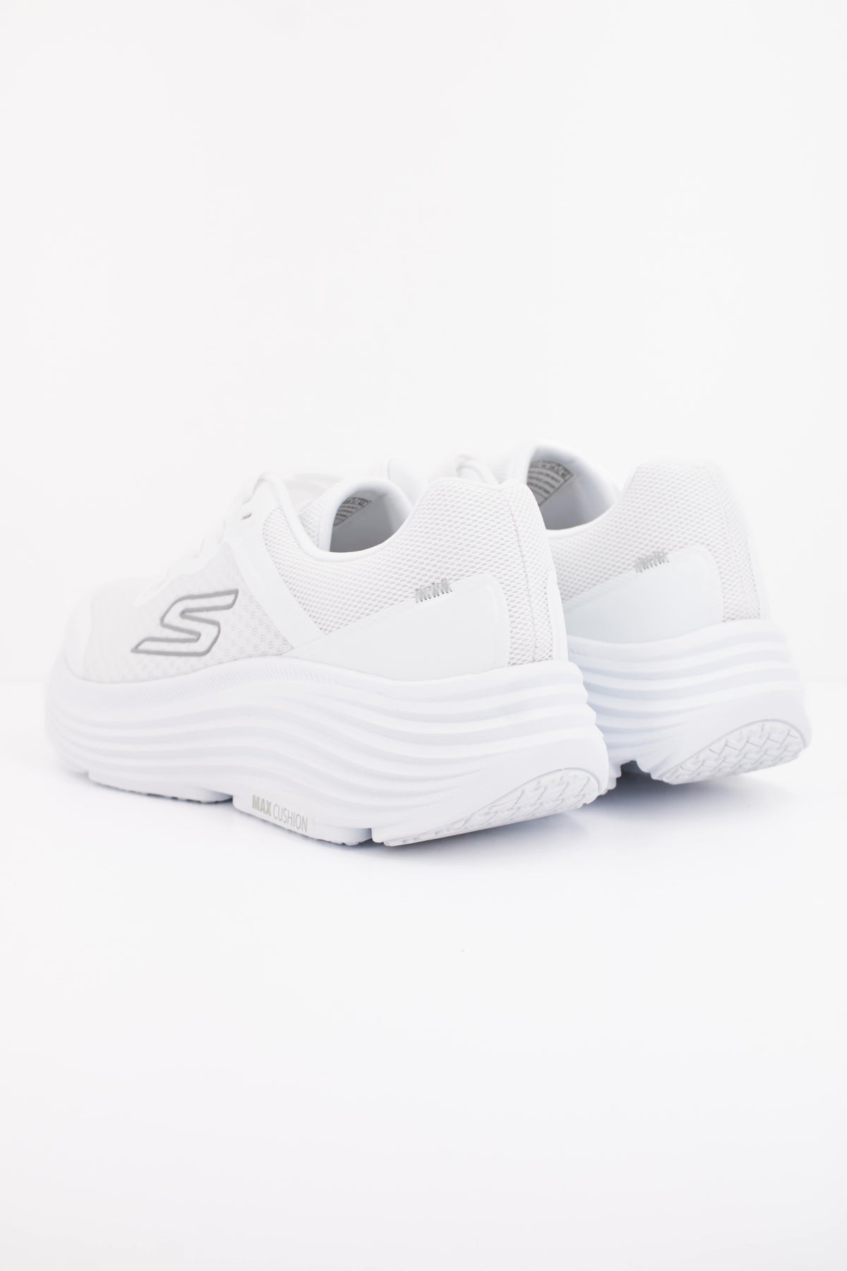 SKECHERS MAX CUSHIONING ENDEAVOUR en color BLANCO  (4)