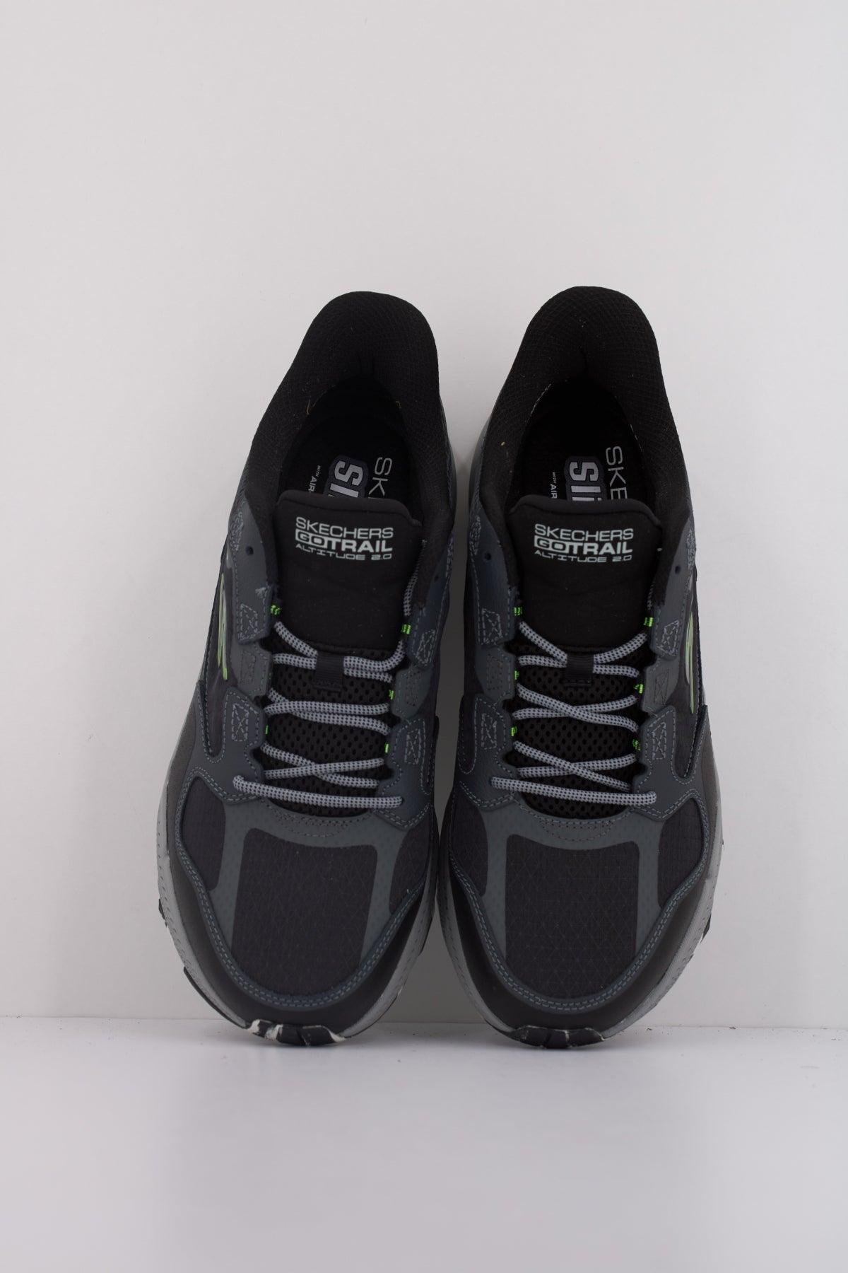 SKECHERS GO RUN TRAIL . en color GRIS  (3)