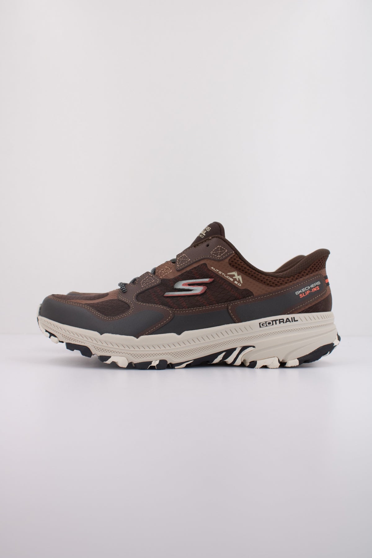 SKECHERS GO RUN TRAIL . en color MARRON  (1)