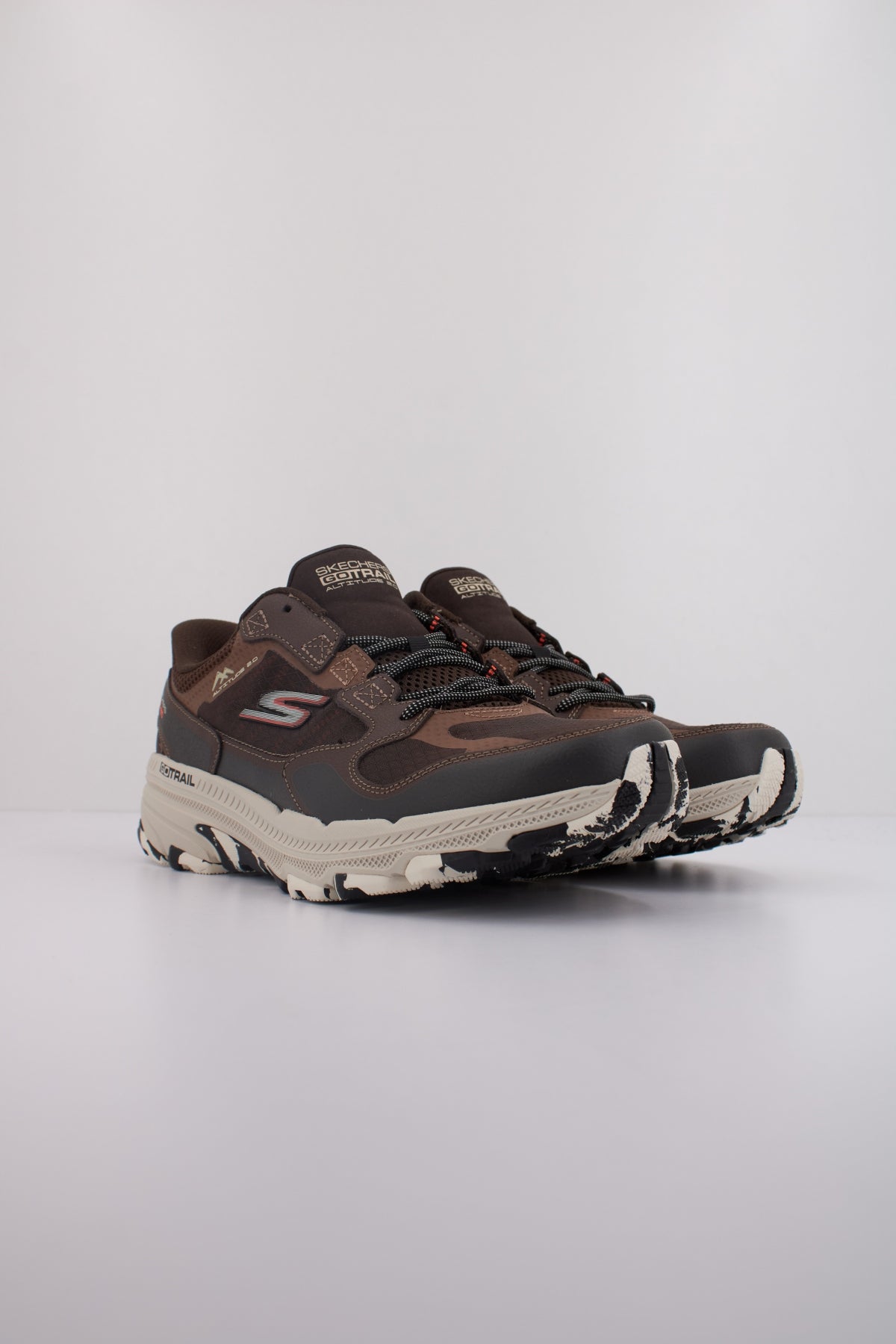 SKECHERS GO RUN TRAIL . en color MARRON  (2)
