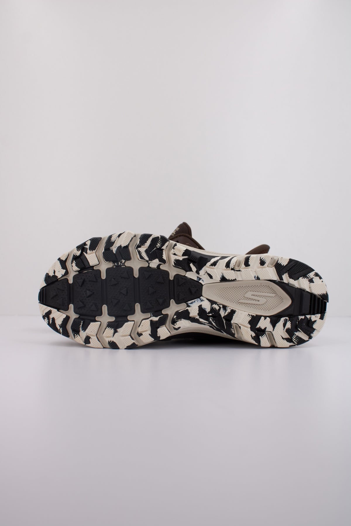 SKECHERS GO RUN TRAIL . en color MARRON  (5)