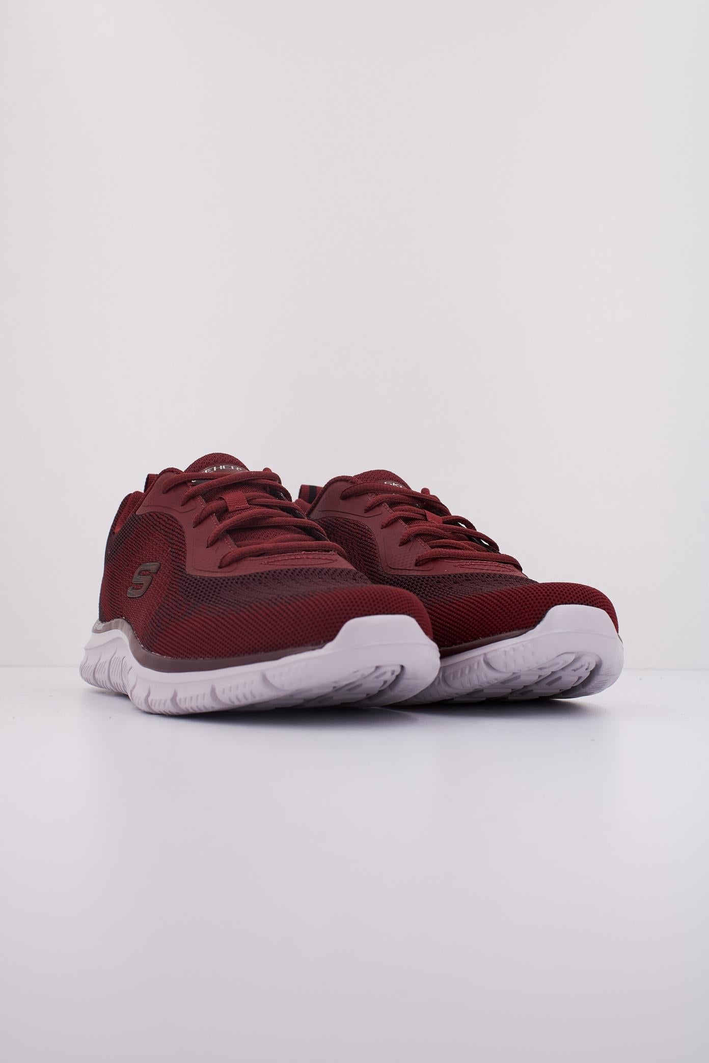 SKECHERS TRACK en color BURDEOS  (2)