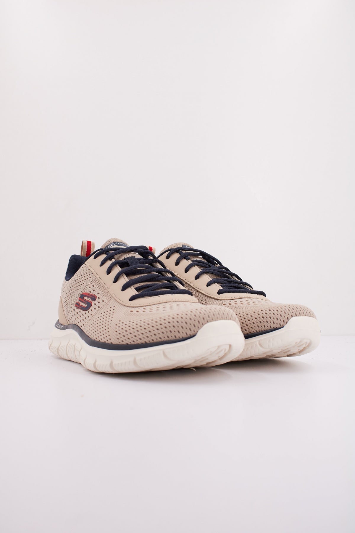 SKECHERS S TRACK en color BEIS  (2)