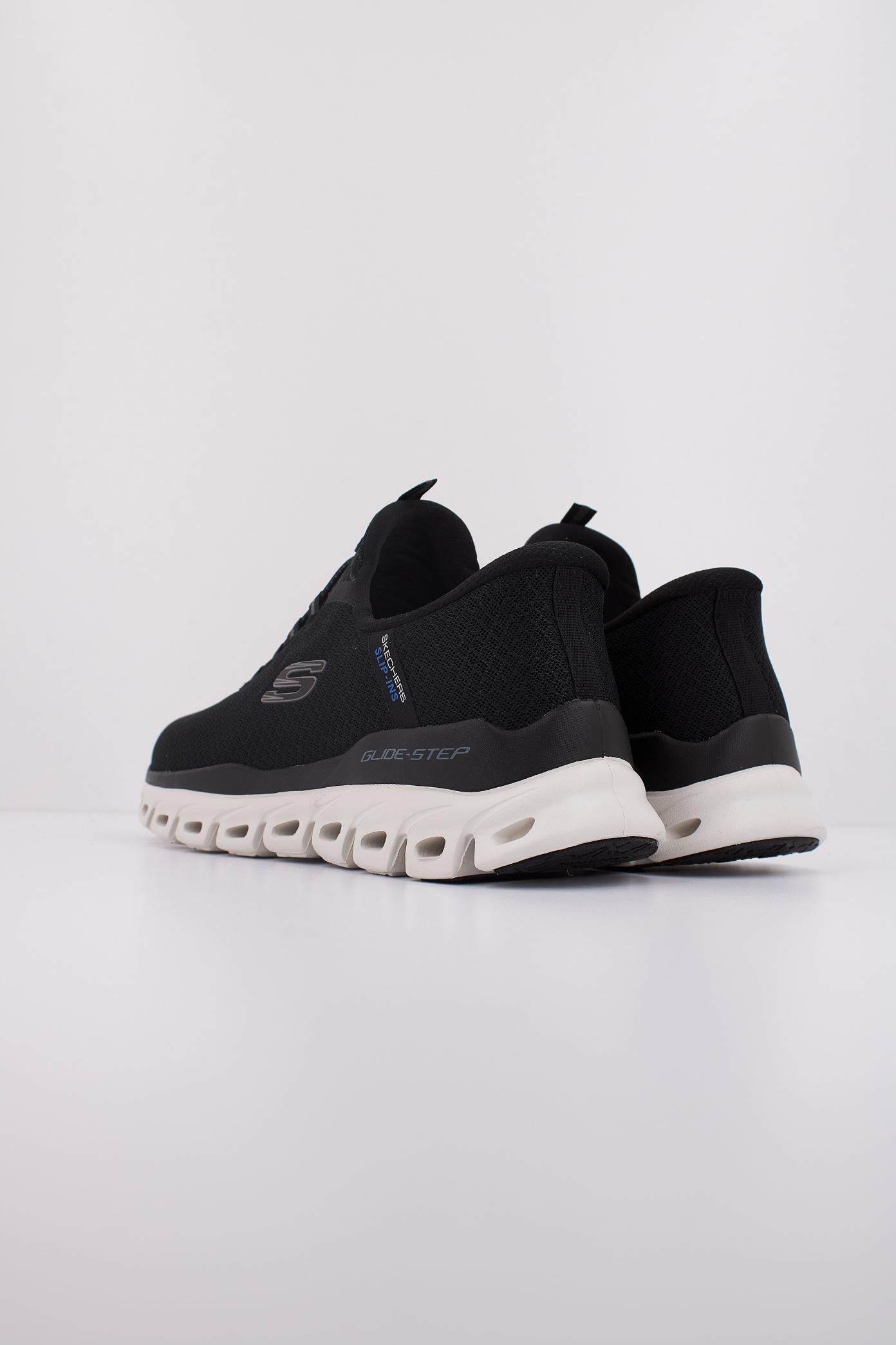 SKECHERS SLIP-INS S SUMMITS en color NEGRO  (4)