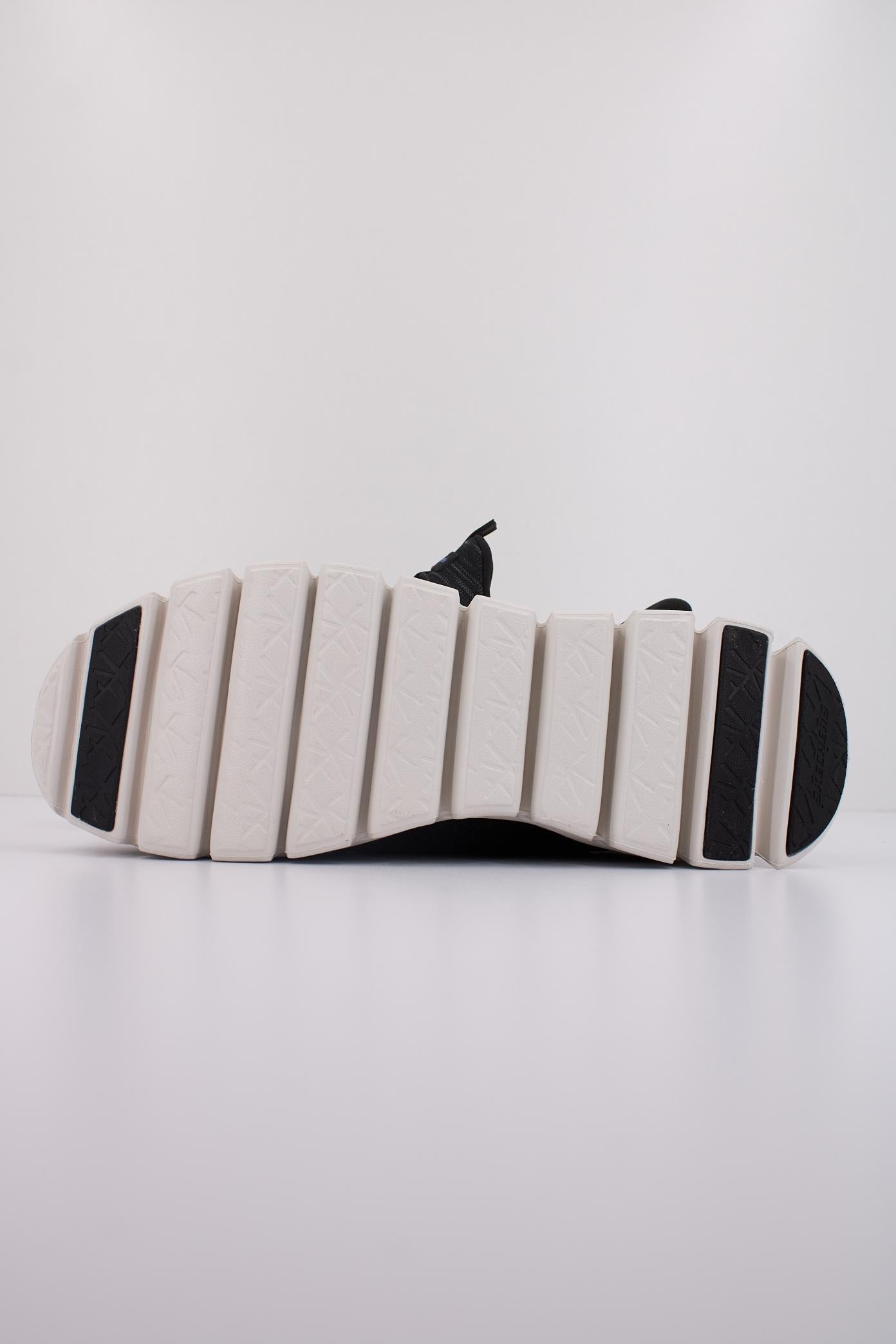 SKECHERS SLIP-INS S SUMMITS en color NEGRO  (5)