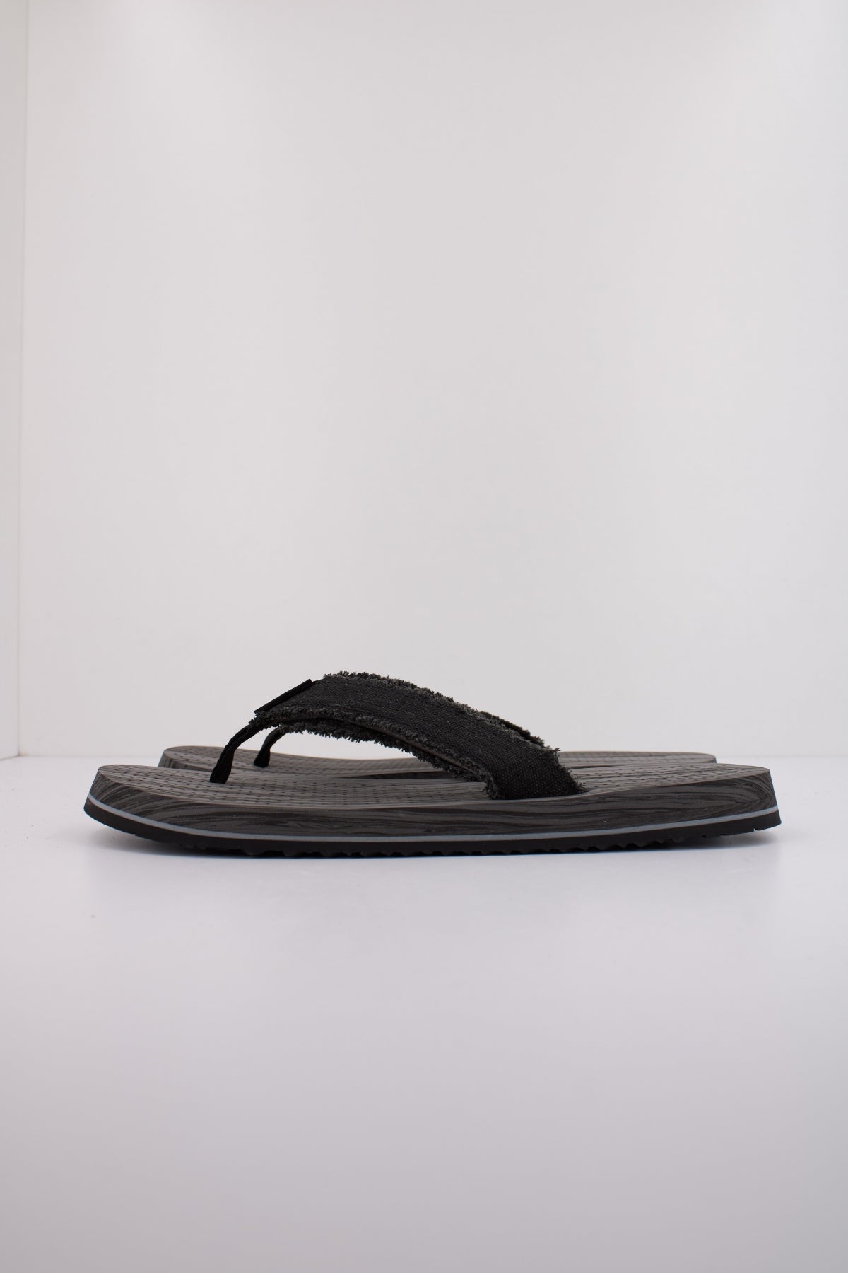 SKECHERS TANTRICFRITZ en color NEGRO  (1)