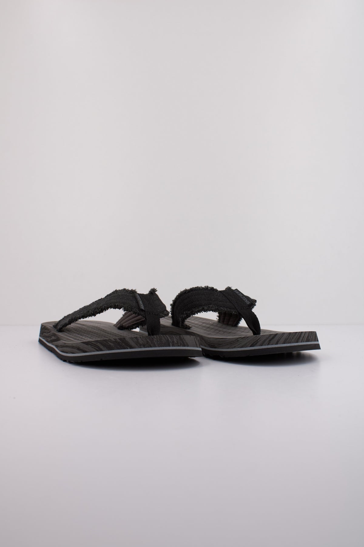 SKECHERS TANTRICFRITZ en color NEGRO  (2)