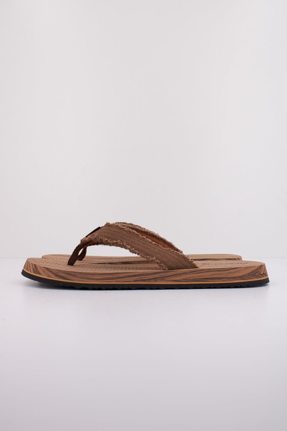 SKECHERS TANTRICFRITZ en color MARRON  (1)