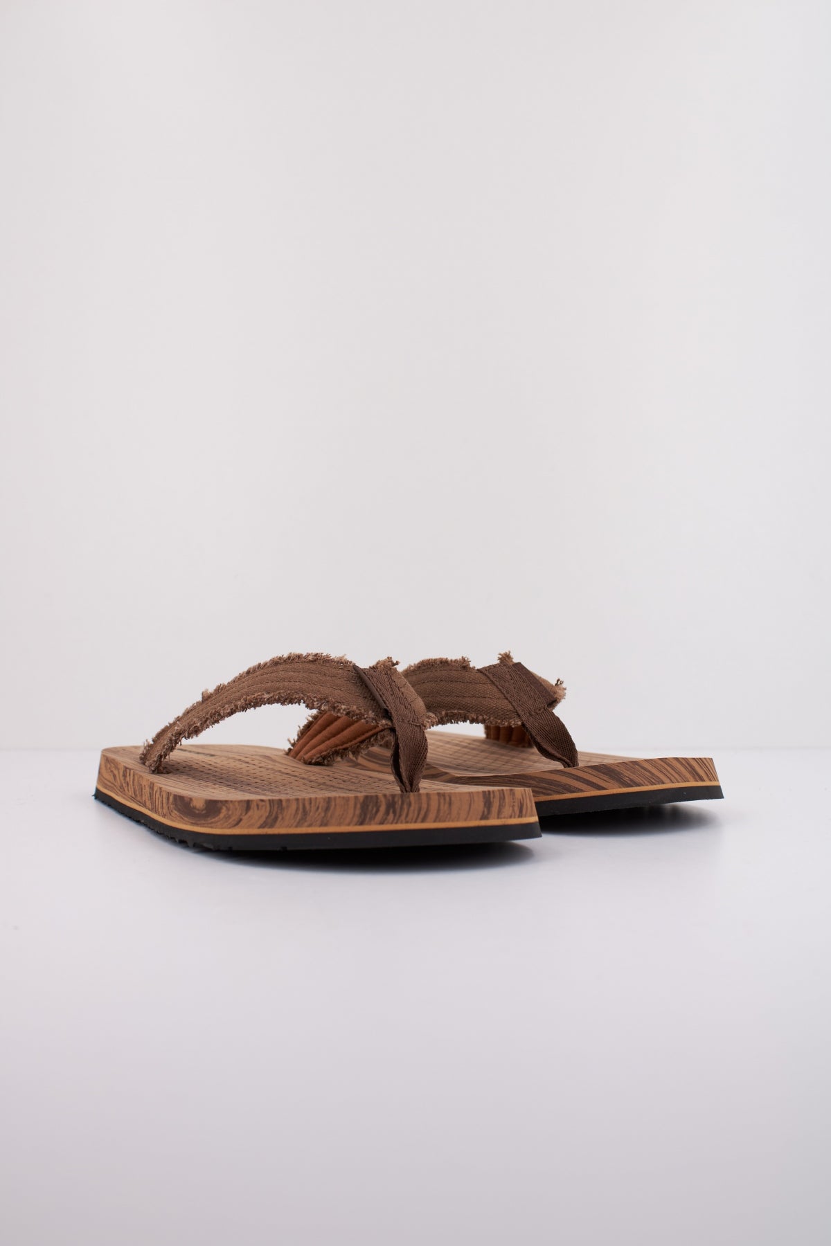 SKECHERS TANTRICFRITZ en color MARRON  (2)