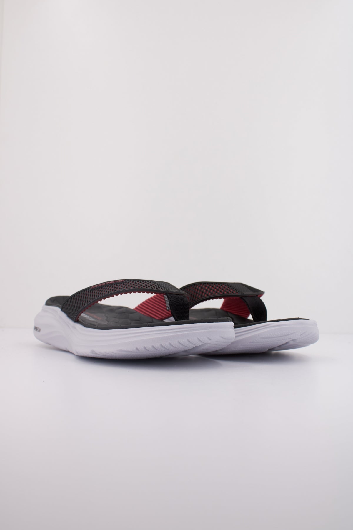SKECHERS SAYTO en color NEGRO  (2)