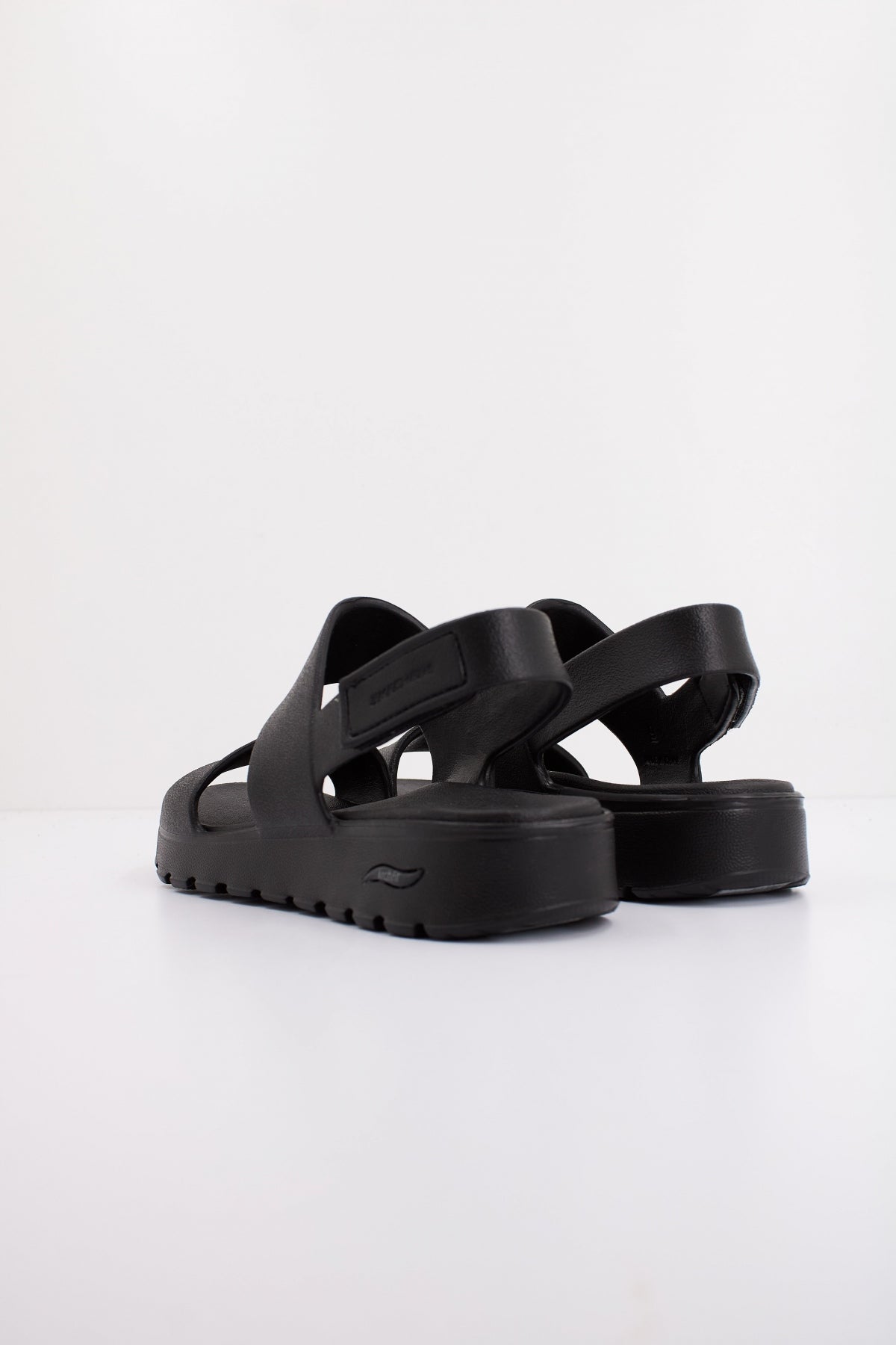 SKECHERS ARCH FIT FOOTSTEPS D en color NEGRO  (4)