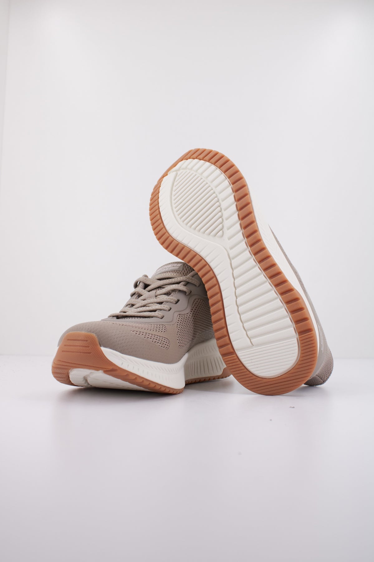 SKECHERS BOBS SQUAD  STAPLE LOOK en color MARRON CLARO  (5)