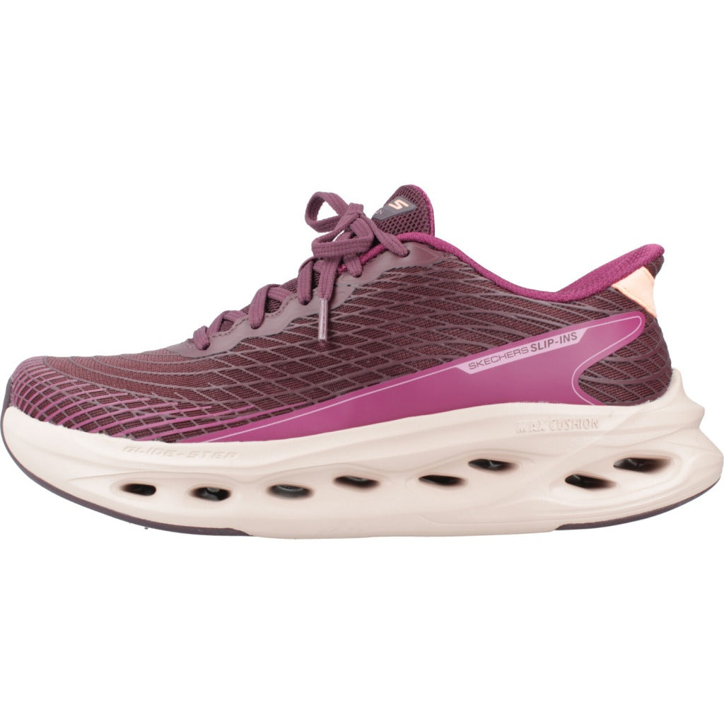 SKECHERS MAX CUSHIONING GLIDE STEP en color BURDEOS  (2)