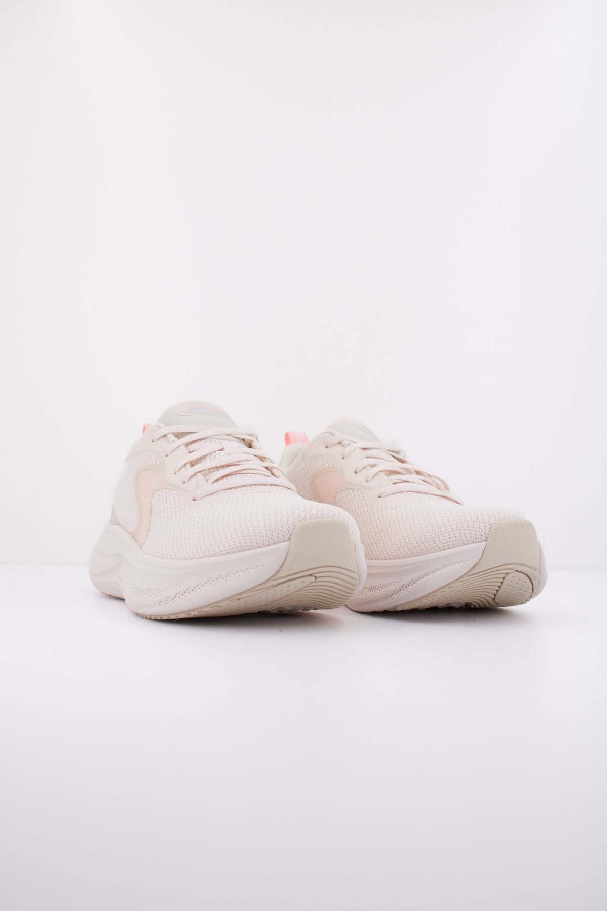 SKECHERS  CLOUDE  en color BLANCO  (2)