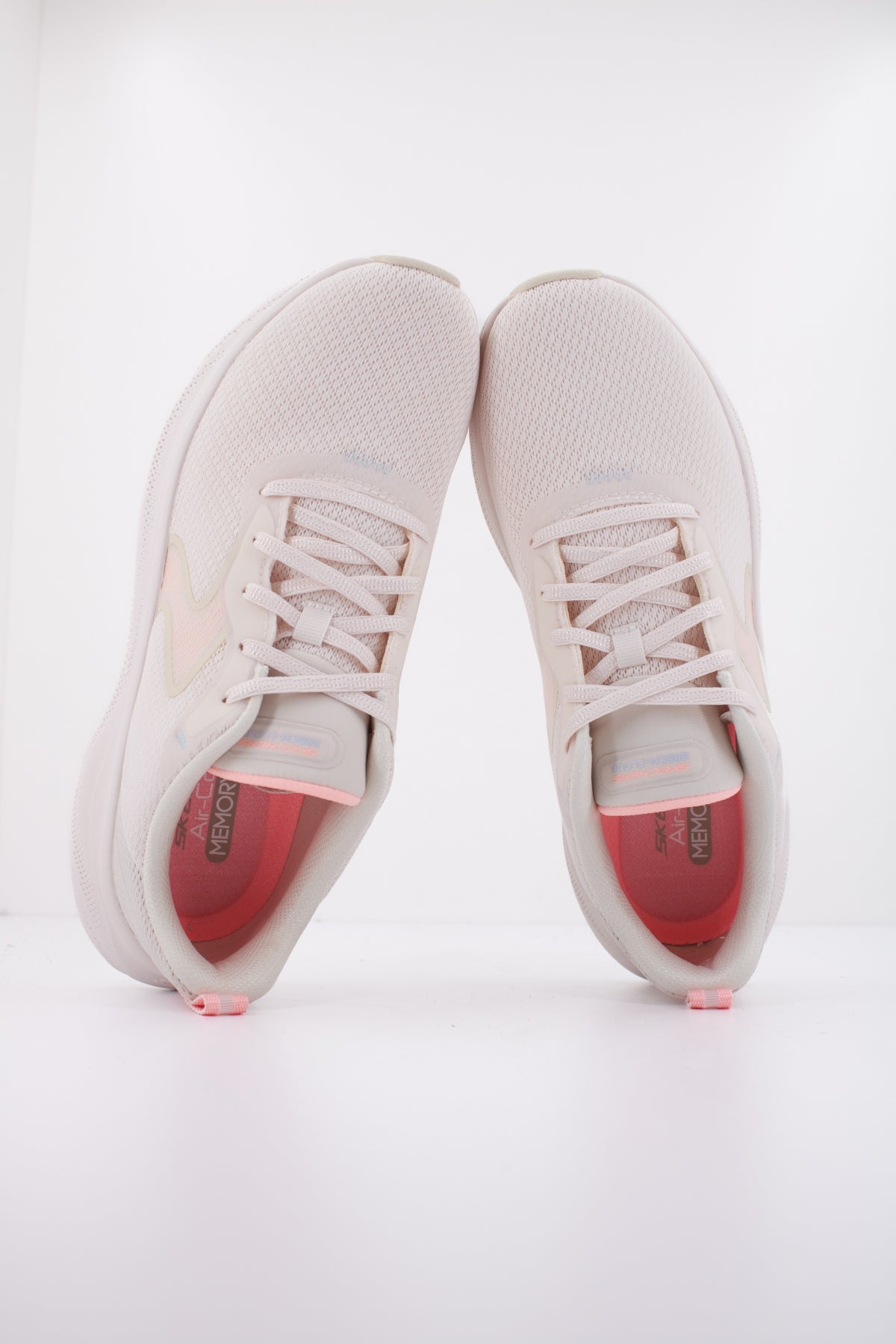 SKECHERS  CLOUDE  en color BLANCO  (3)