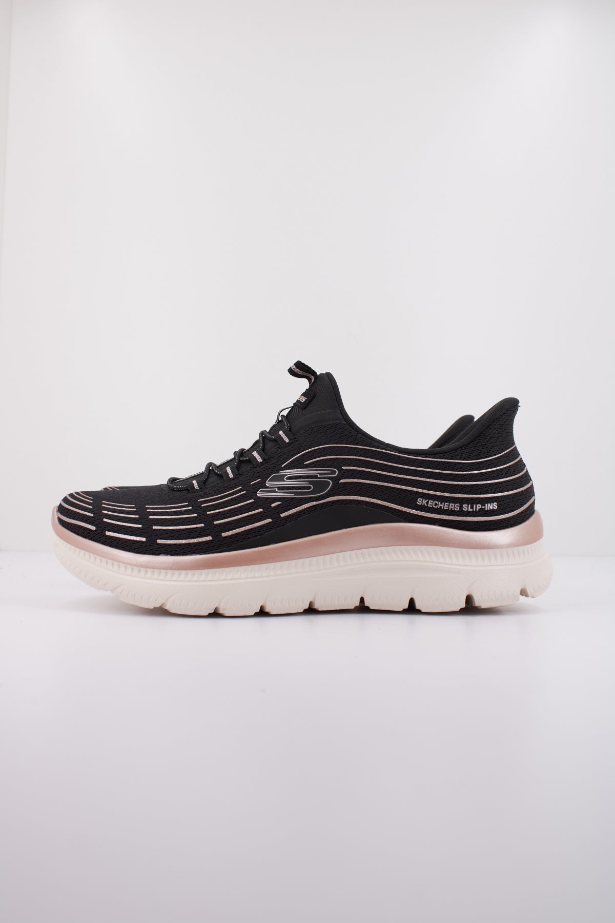 SKECHERS PLUS SOFT LUSTER en color NEGRO  (1)