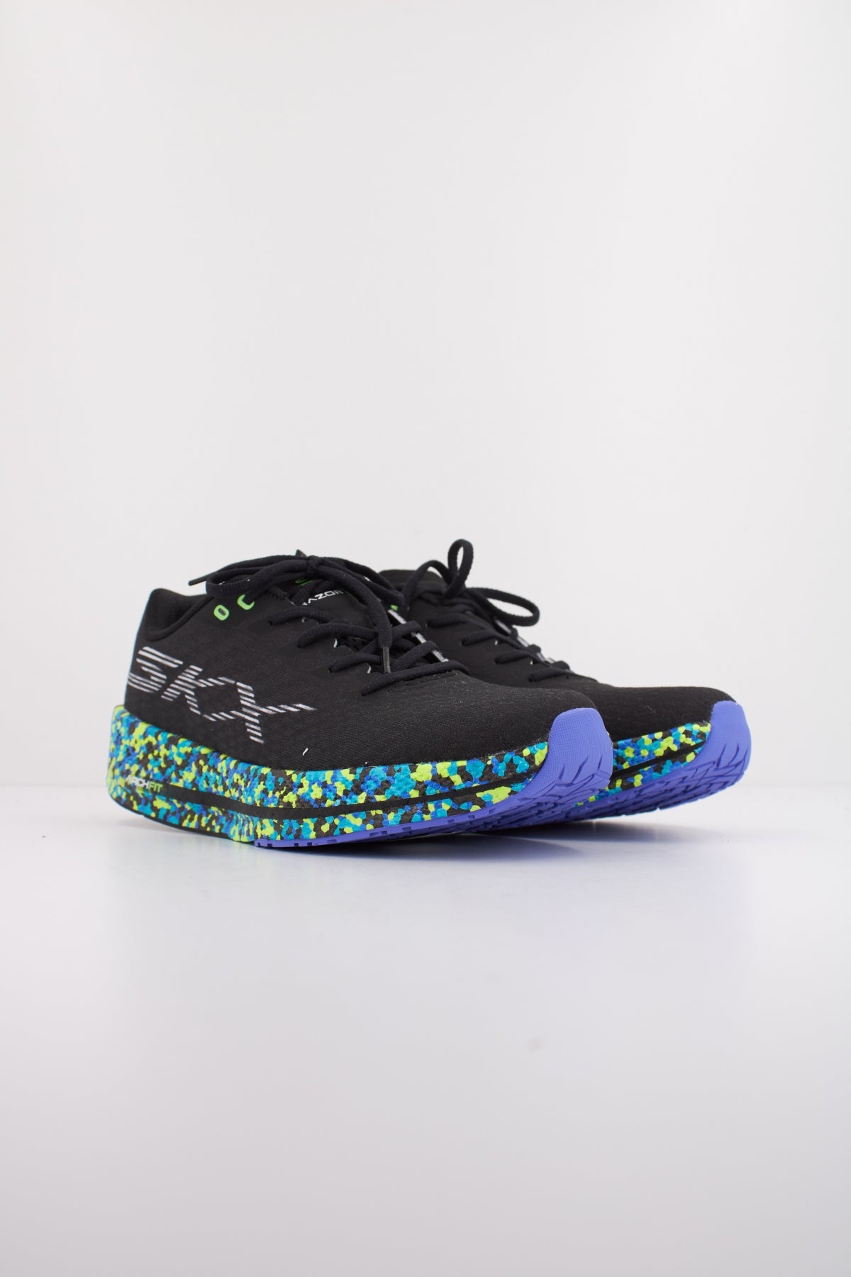SKECHERS GO RUN RAZOR  en color NEGRO  (2)