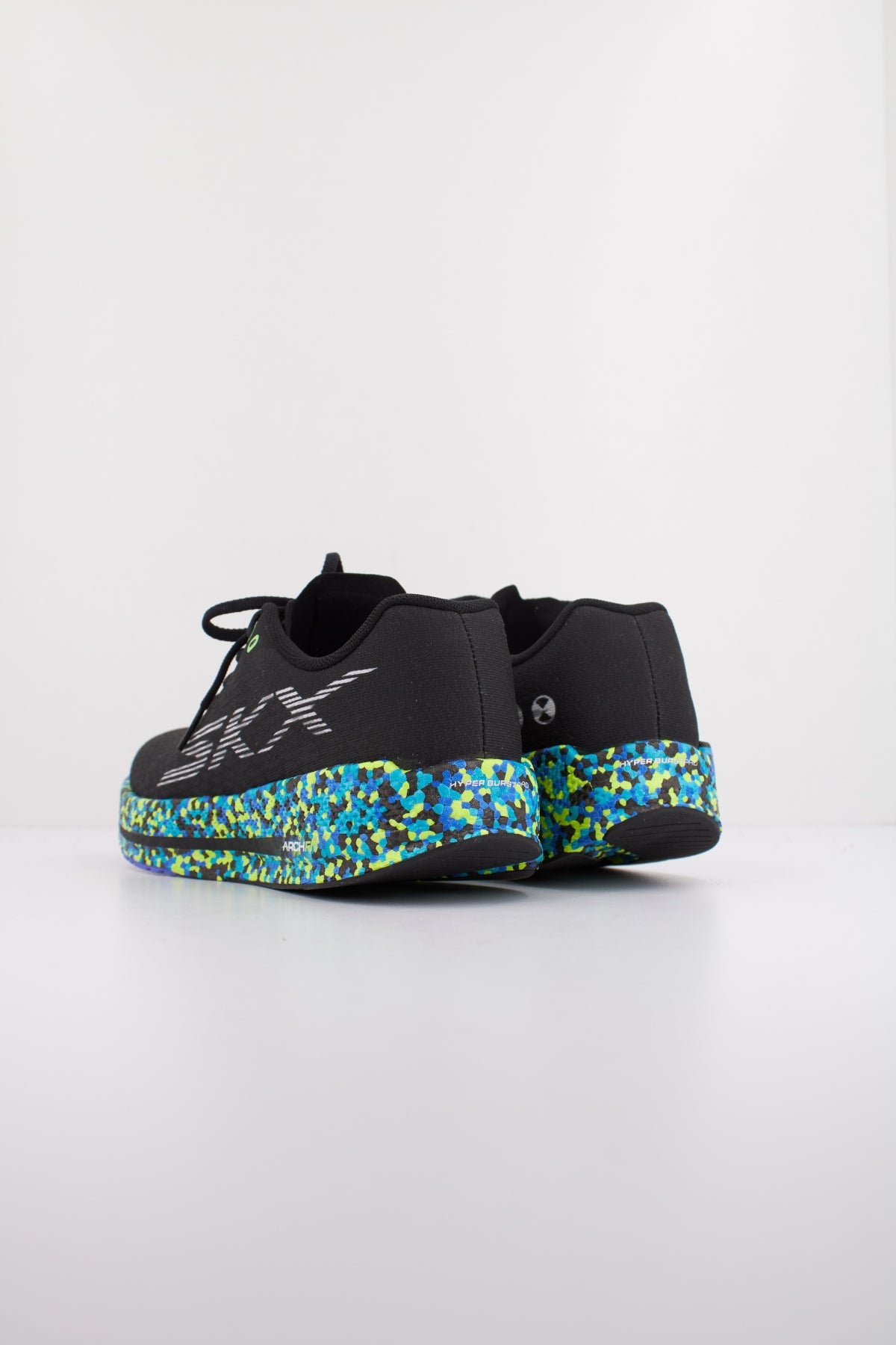 SKECHERS GO RUN RAZOR  en color NEGRO  (4)