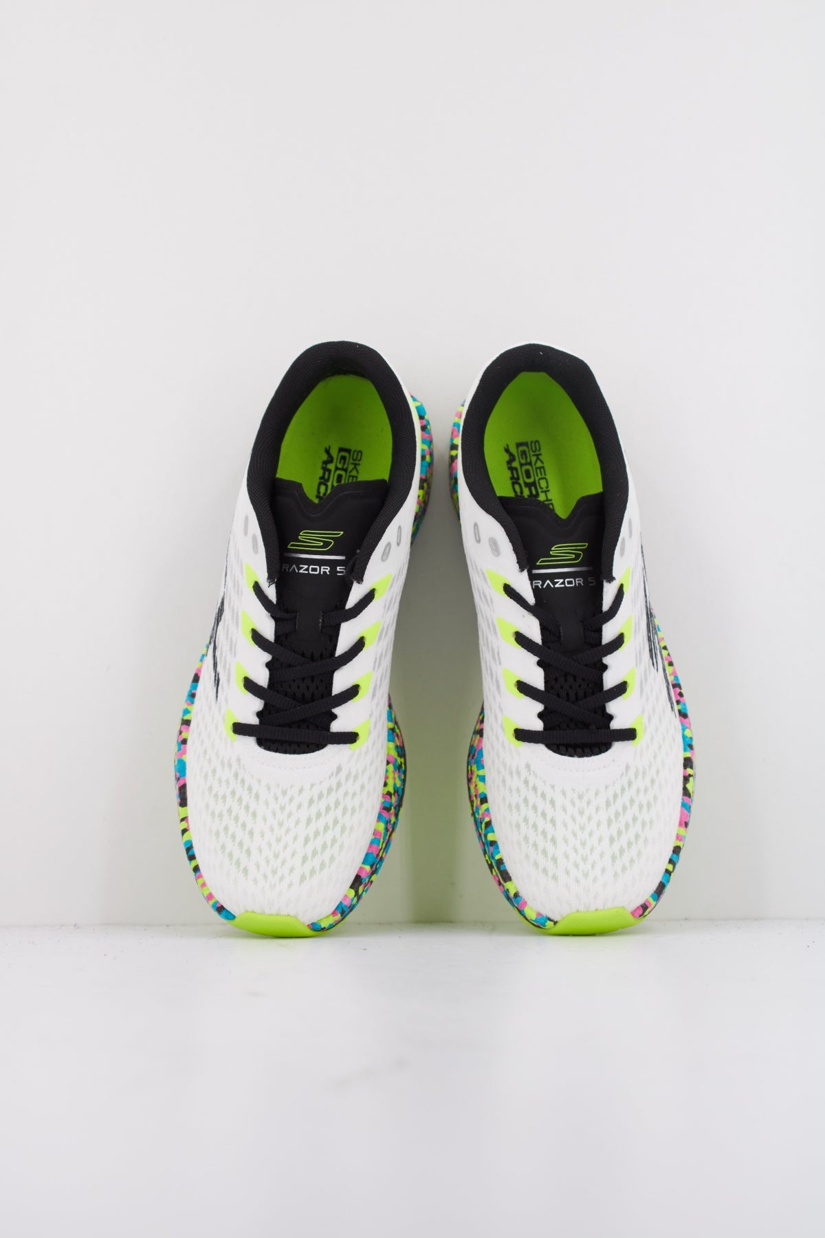 SKECHERS GO RUN RAZOR  en color BLANCO  (3)