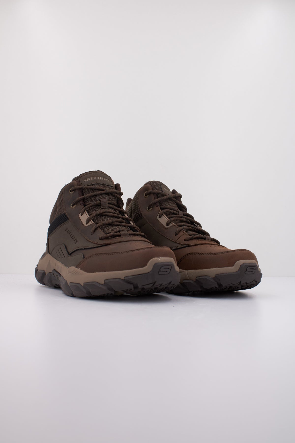 SKECHERS  SANTORO-HOPKINS  en color NEGRO  (2)