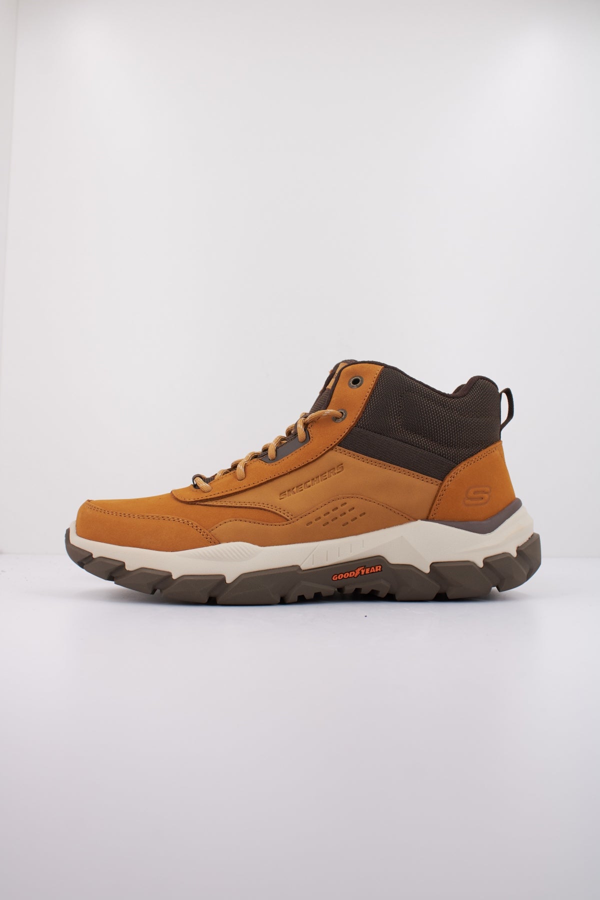 SKECHERS  SANTORO-HOPKINS  en color MARRON  (1)