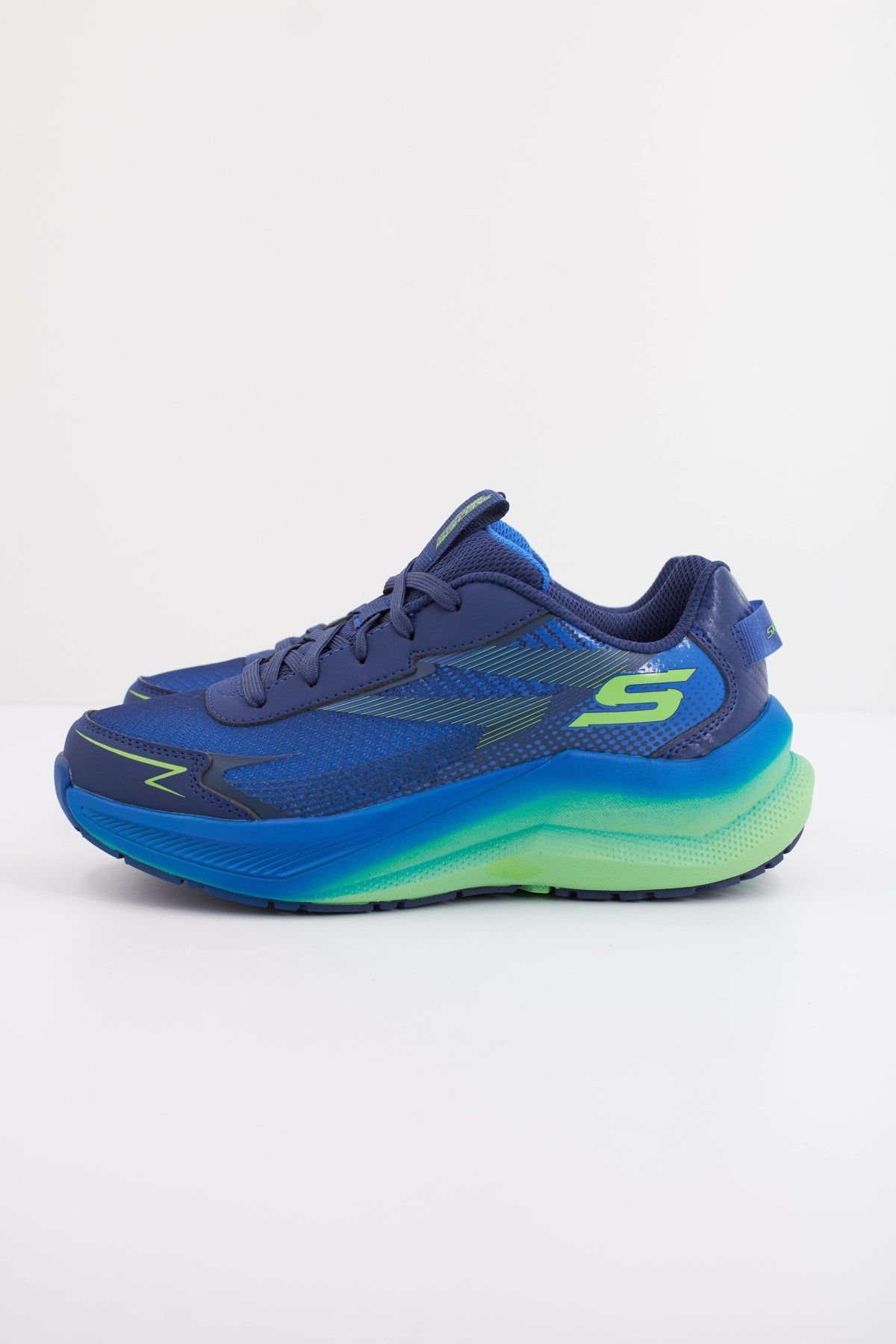 SKECHERS MAX CUSHIONING ASCENDER en color AZUL  (1)