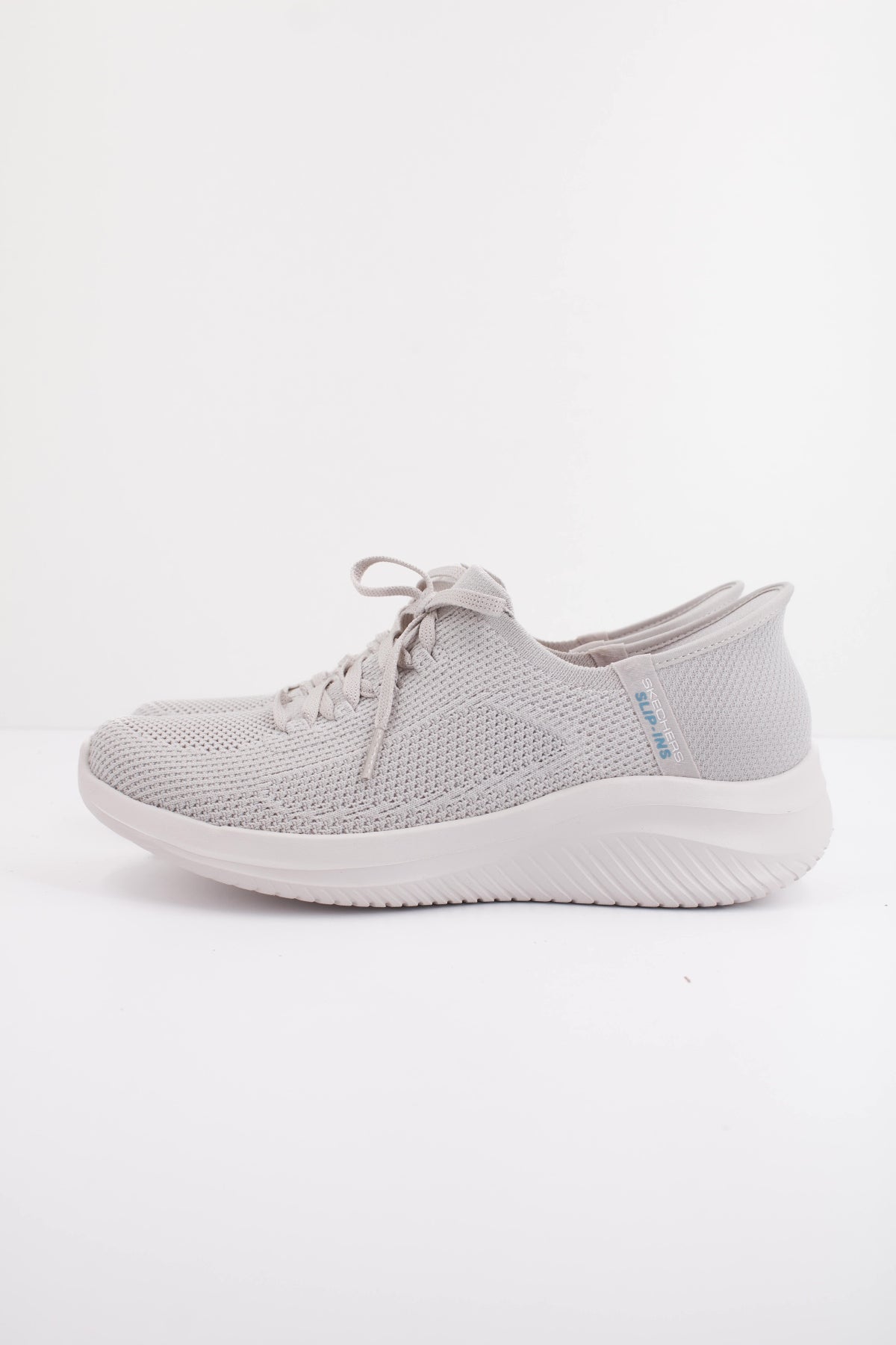 SKECHERS ULTRA FLEX . ELEVATED MOT en color GRIS  (1)