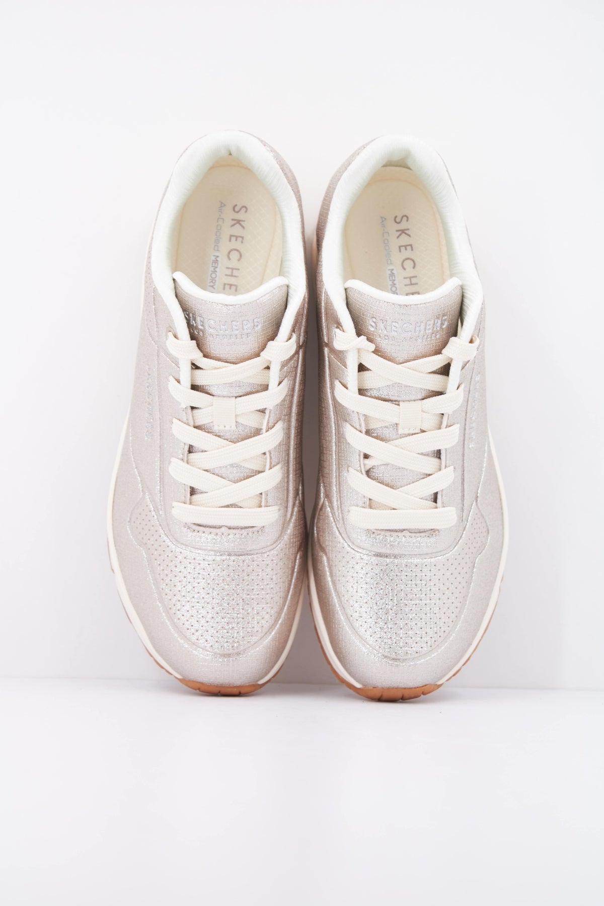 SKECHERS UNO SHININ BRIGHT en color PLATA  (3)