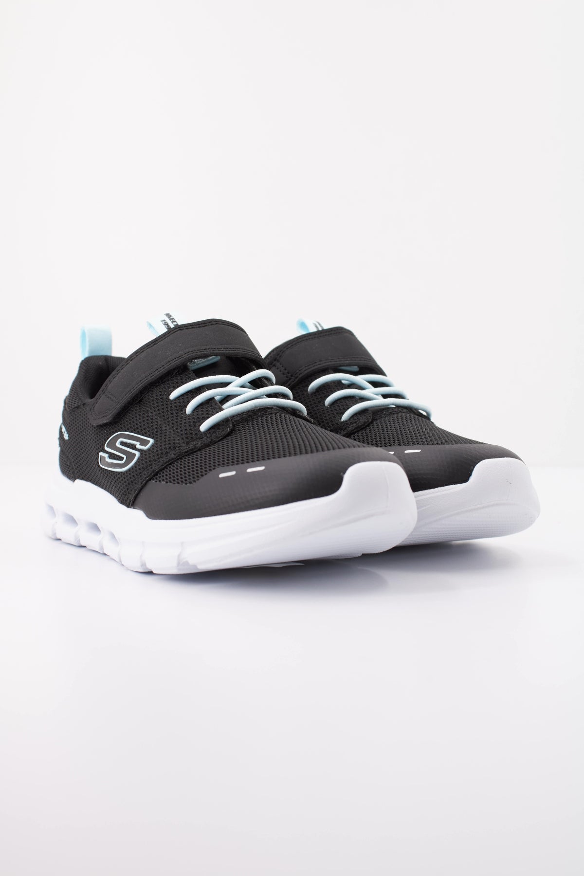 SKECHERS L  en color NEGRO  (2)