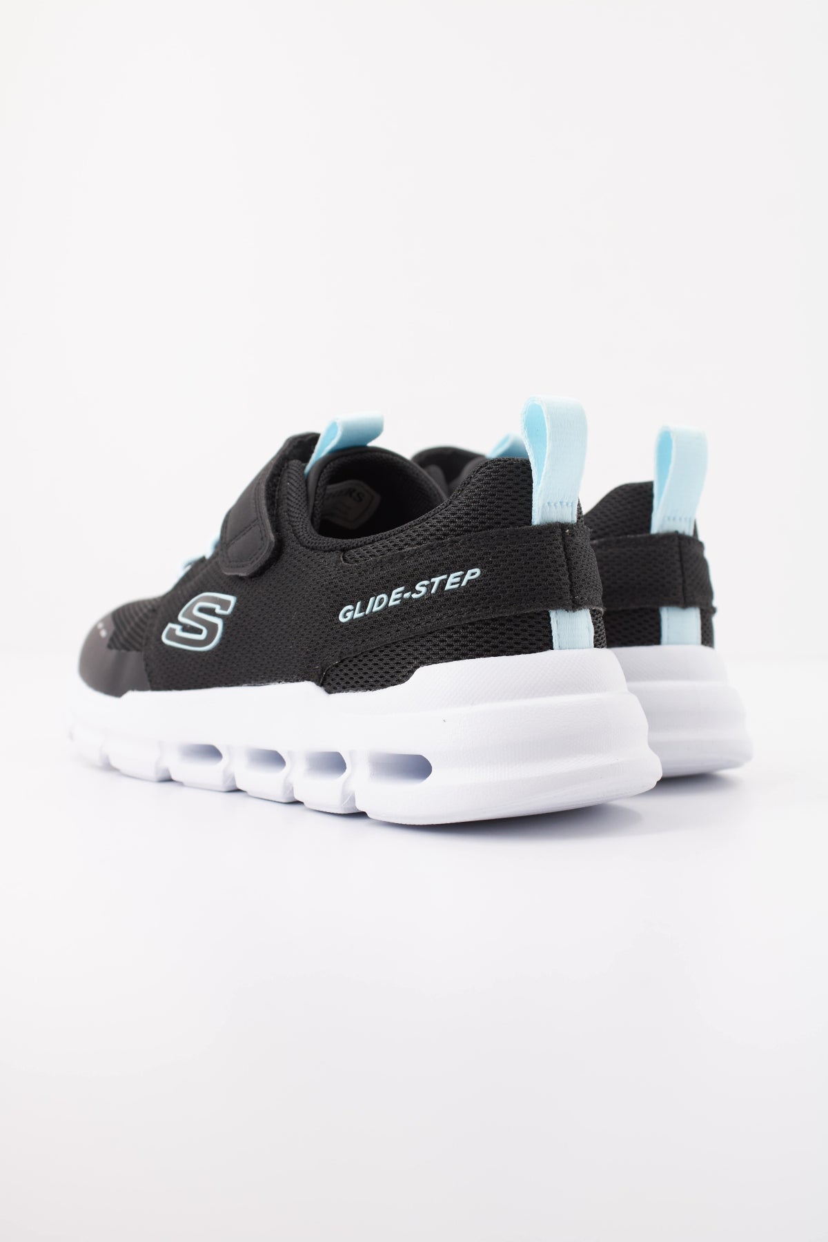 SKECHERS L  en color NEGRO  (4)