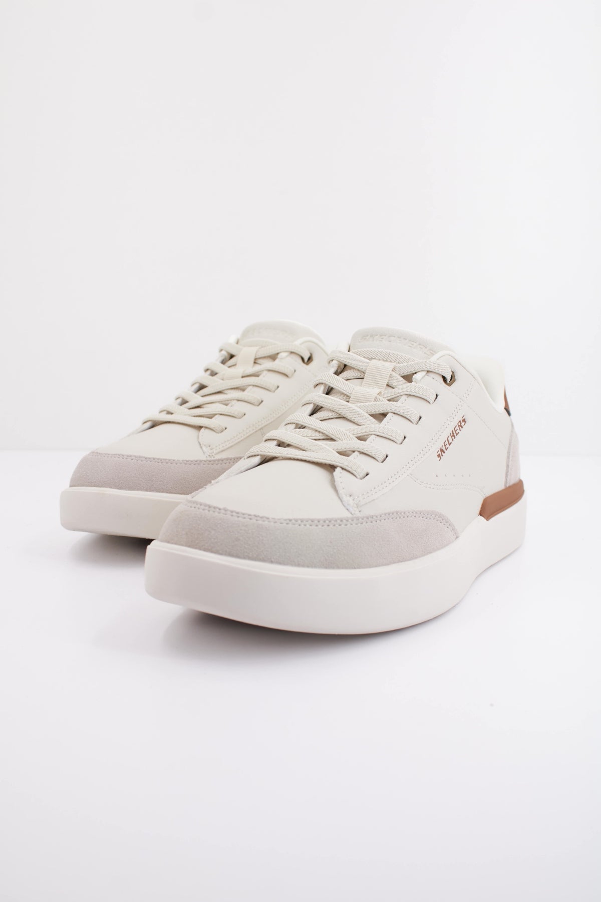 SKECHERS SLIP-INS VERLOMA RADICAL en color BEIS  (2)