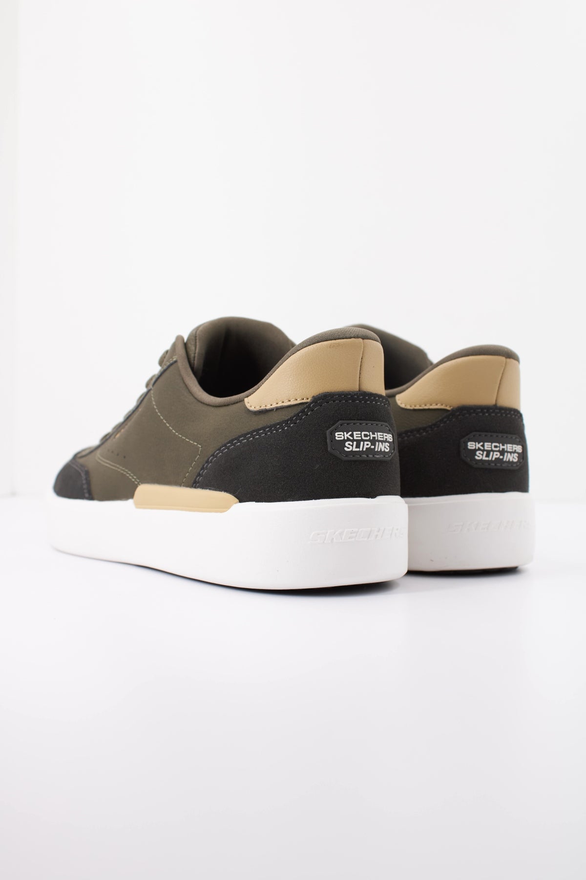 SKECHERS S VERLOMA RADICAL en color VERDE  (4)