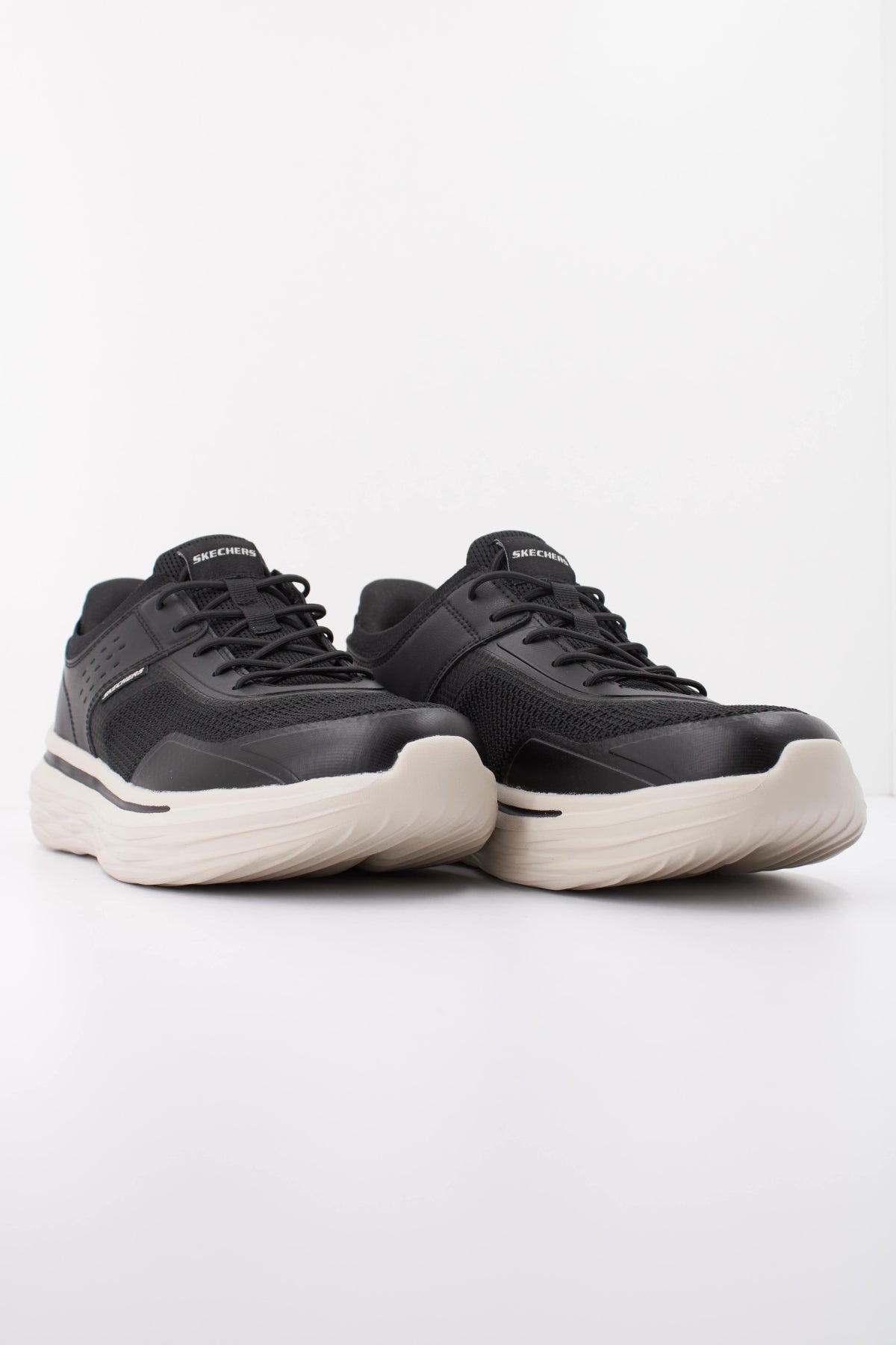 SKECHERS  NEVARRO TAVO  en color NEGRO  (2)
