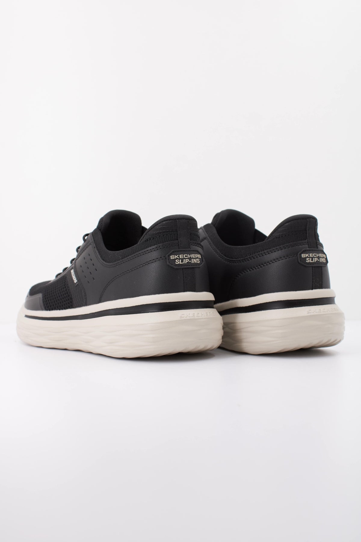 SKECHERS  NEVARRO TAVO  en color NEGRO  (4)