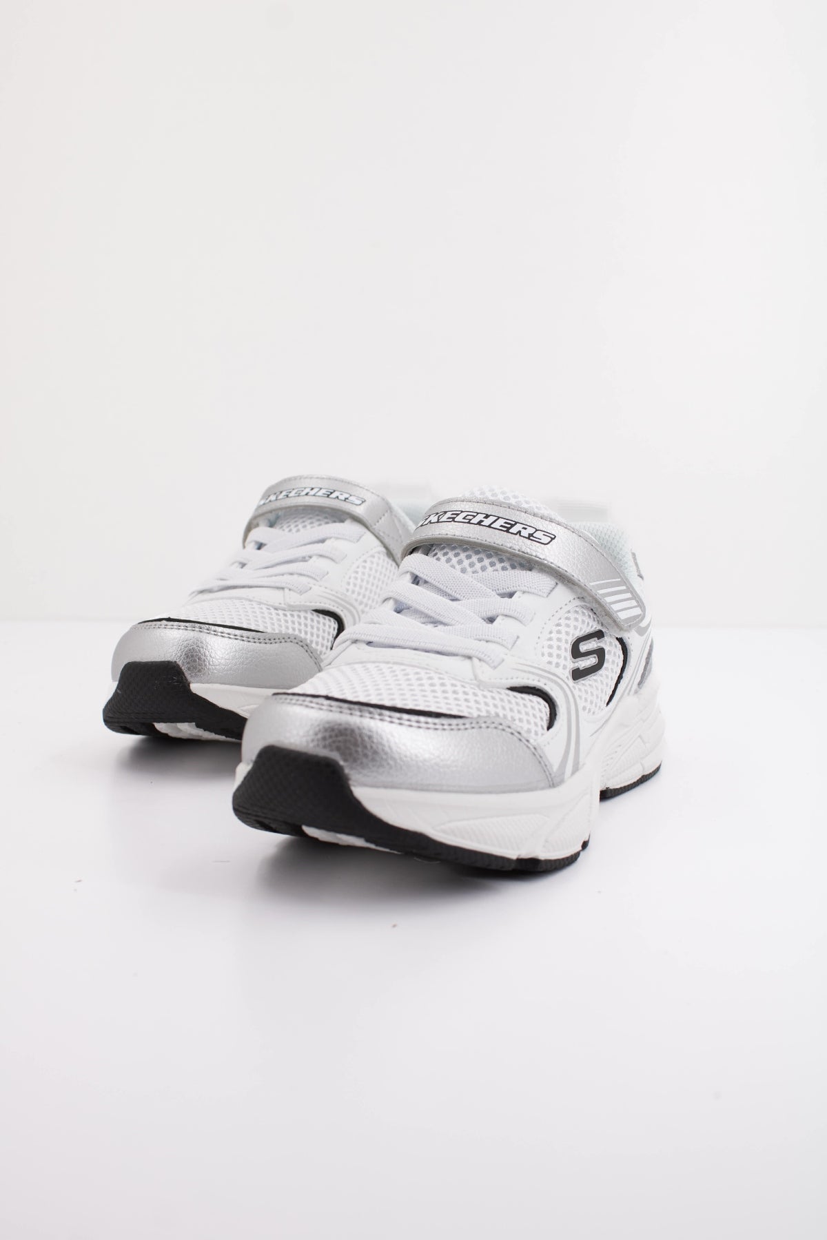 SKECHERS RETRO GRAPH en color BLANCO  (2)