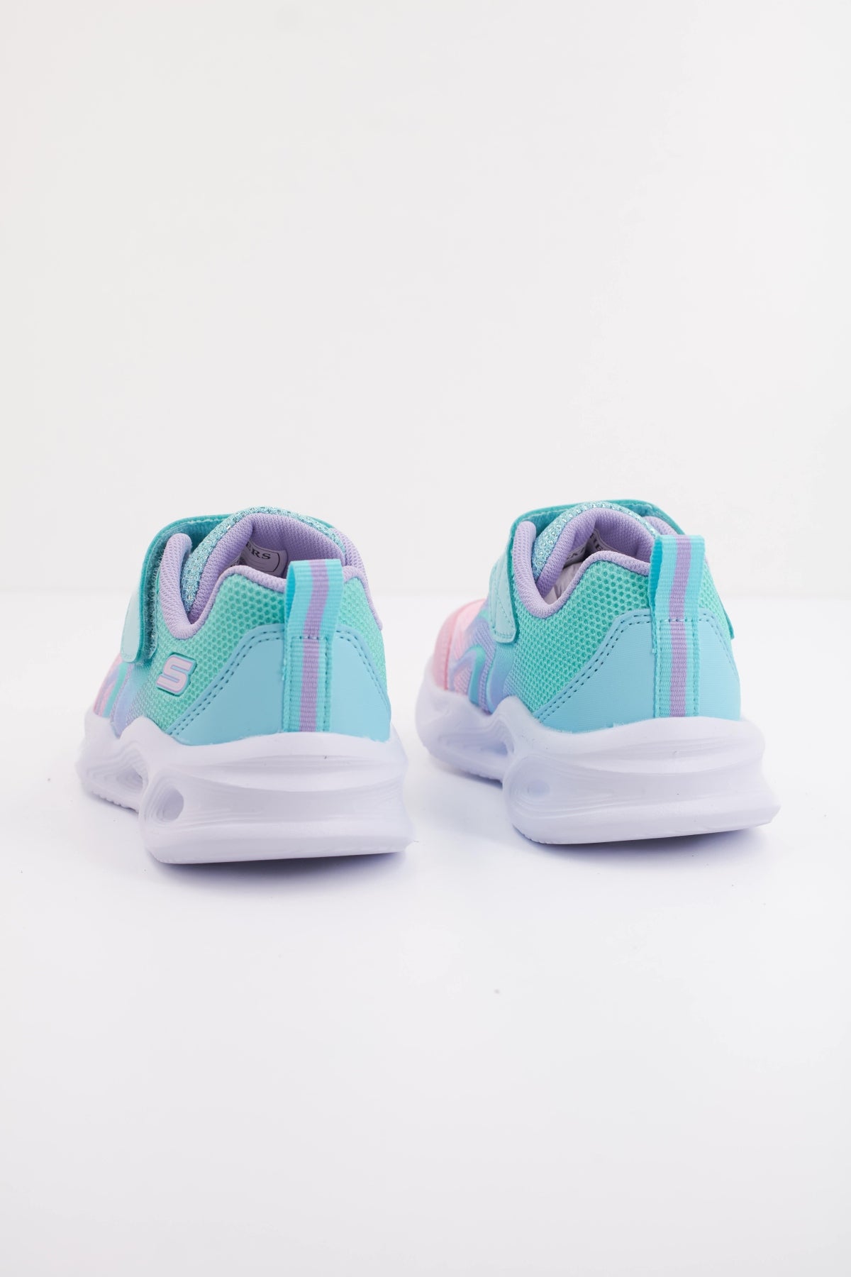SKECHERS SOLA GLOW en color MULTICOLOR  (4)