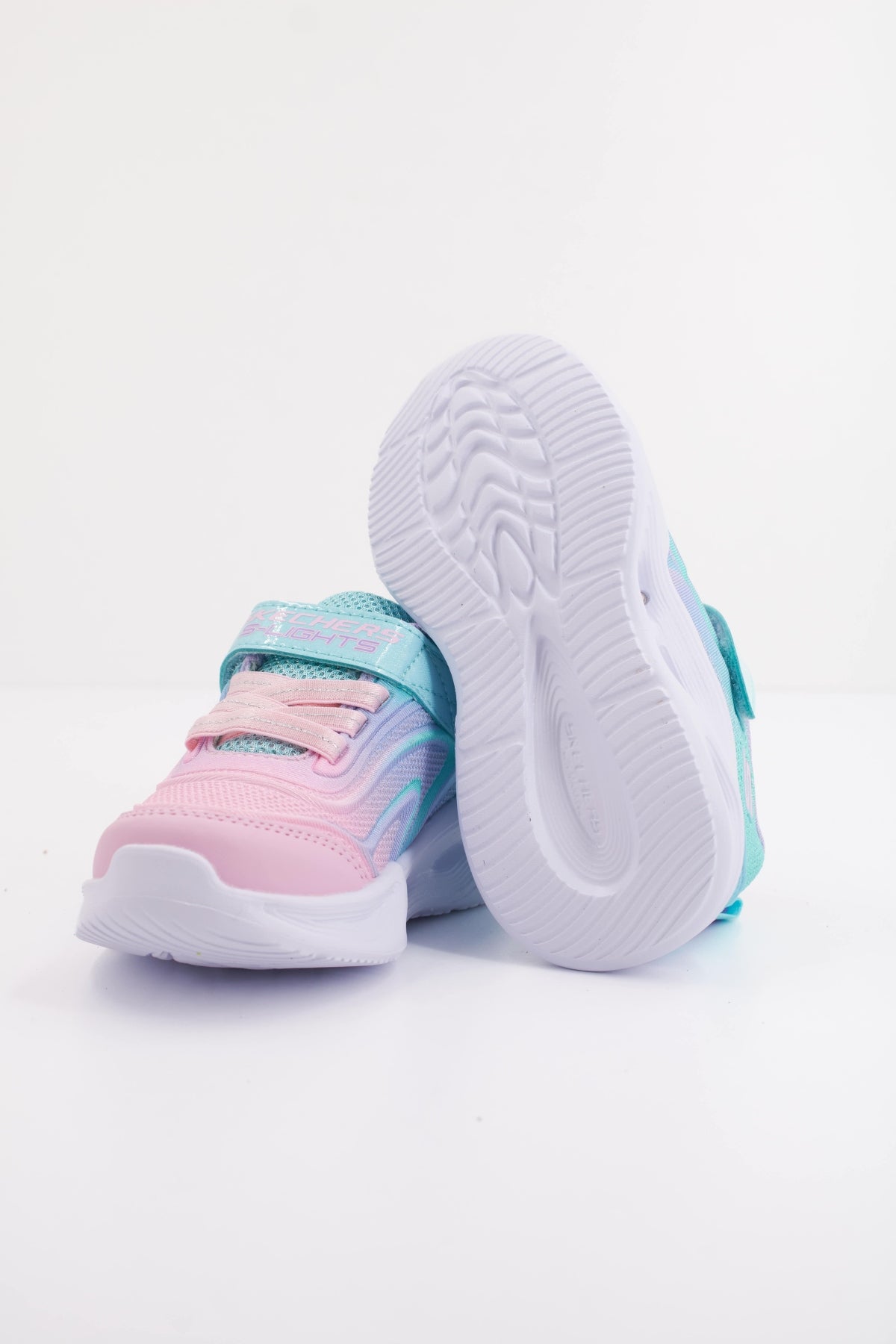 SKECHERS SOLA GLOW en color MULTICOLOR  (5)