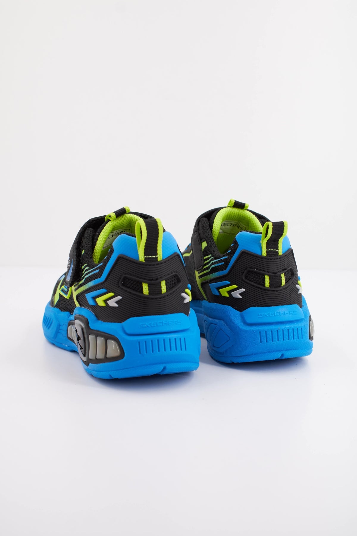 SKECHERS LIGHT STORM  en color NEGRO  (4)