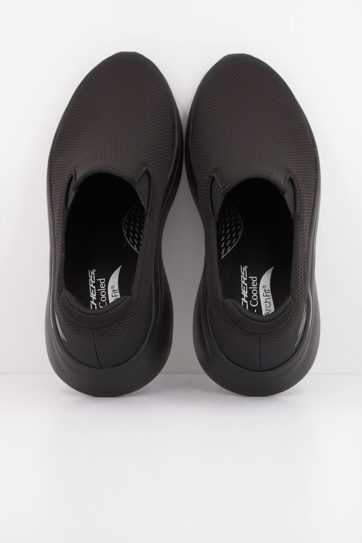 SKECHERS GO WALK ARCH FIT N JOY en color NEGRO  (3)