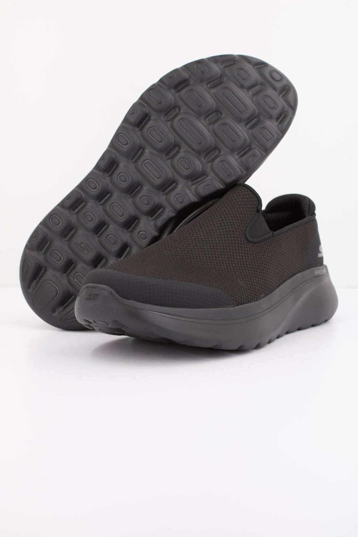SKECHERS GO WALK ARCH FIT N JOY en color NEGRO  (5)