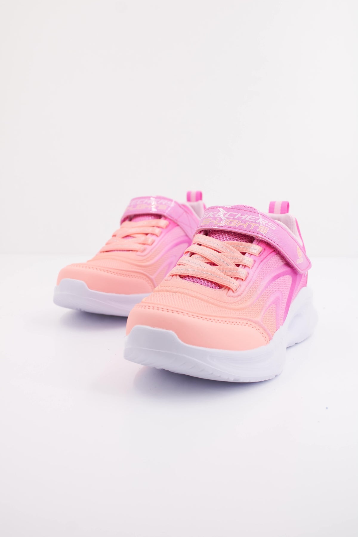 SKECHERS SOLA GLOW en color ROSA  (2)