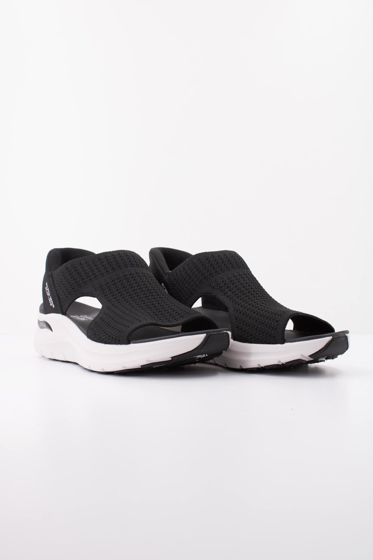 SKECHERS S  en color NEGRO  (2)
