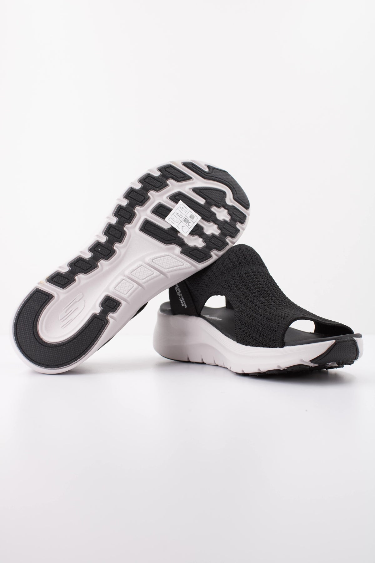 SKECHERS S  en color NEGRO  (5)